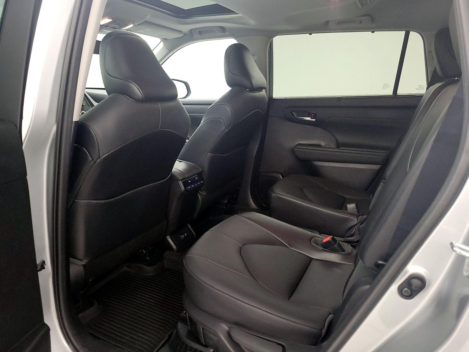 Thumbnail: 2021 Toyota Highlander - 20