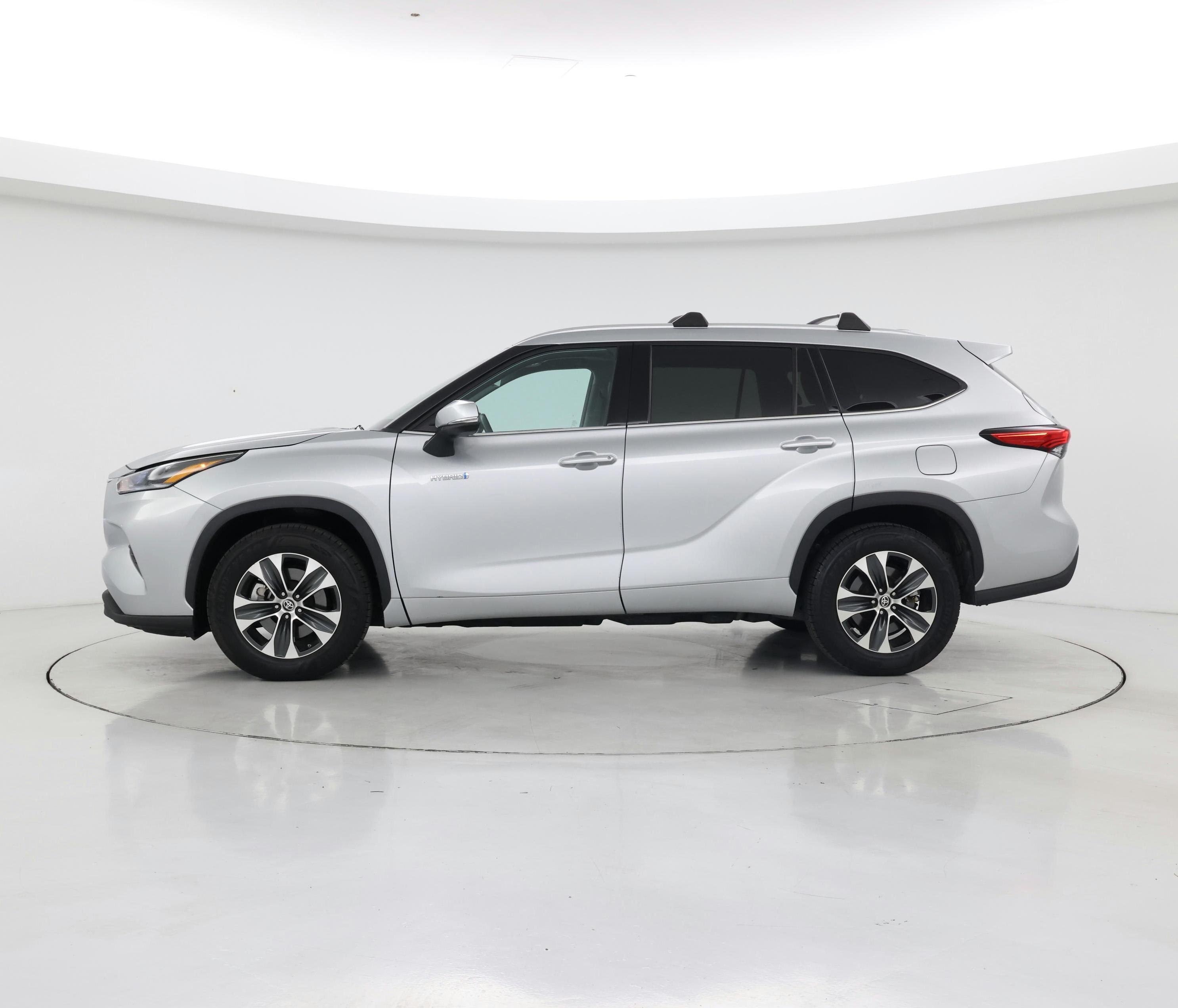 Thumbnail: 2021 Toyota Highlander - 3