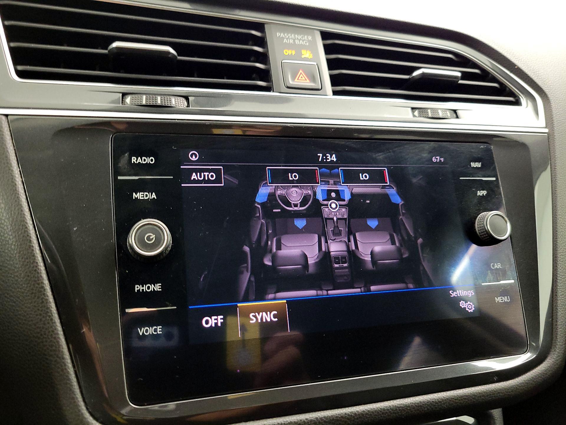 Thumbnail: 2018 Volkswagen Tiguan - 16