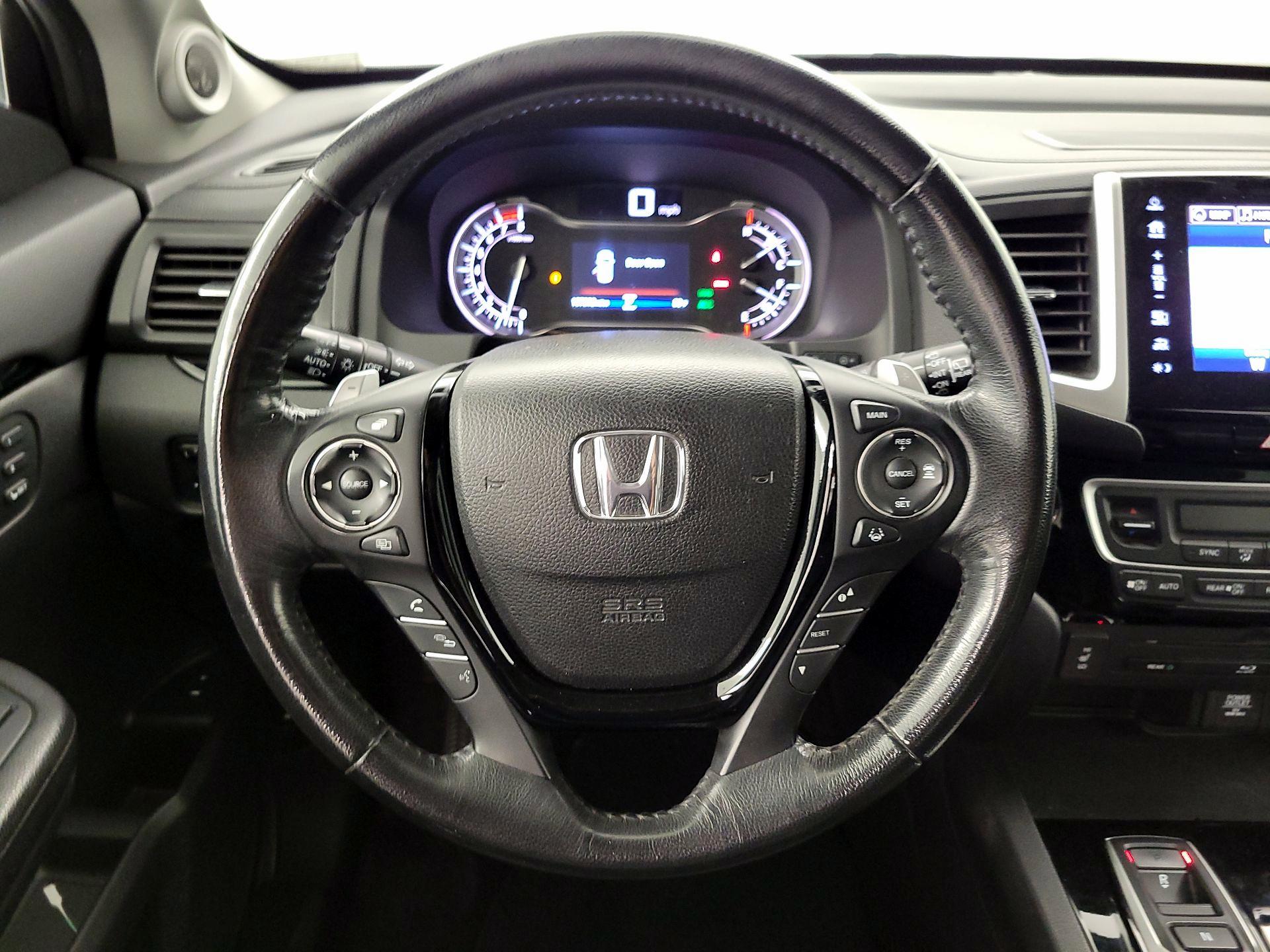 Thumbnail: 2017 Honda Pilot - 10