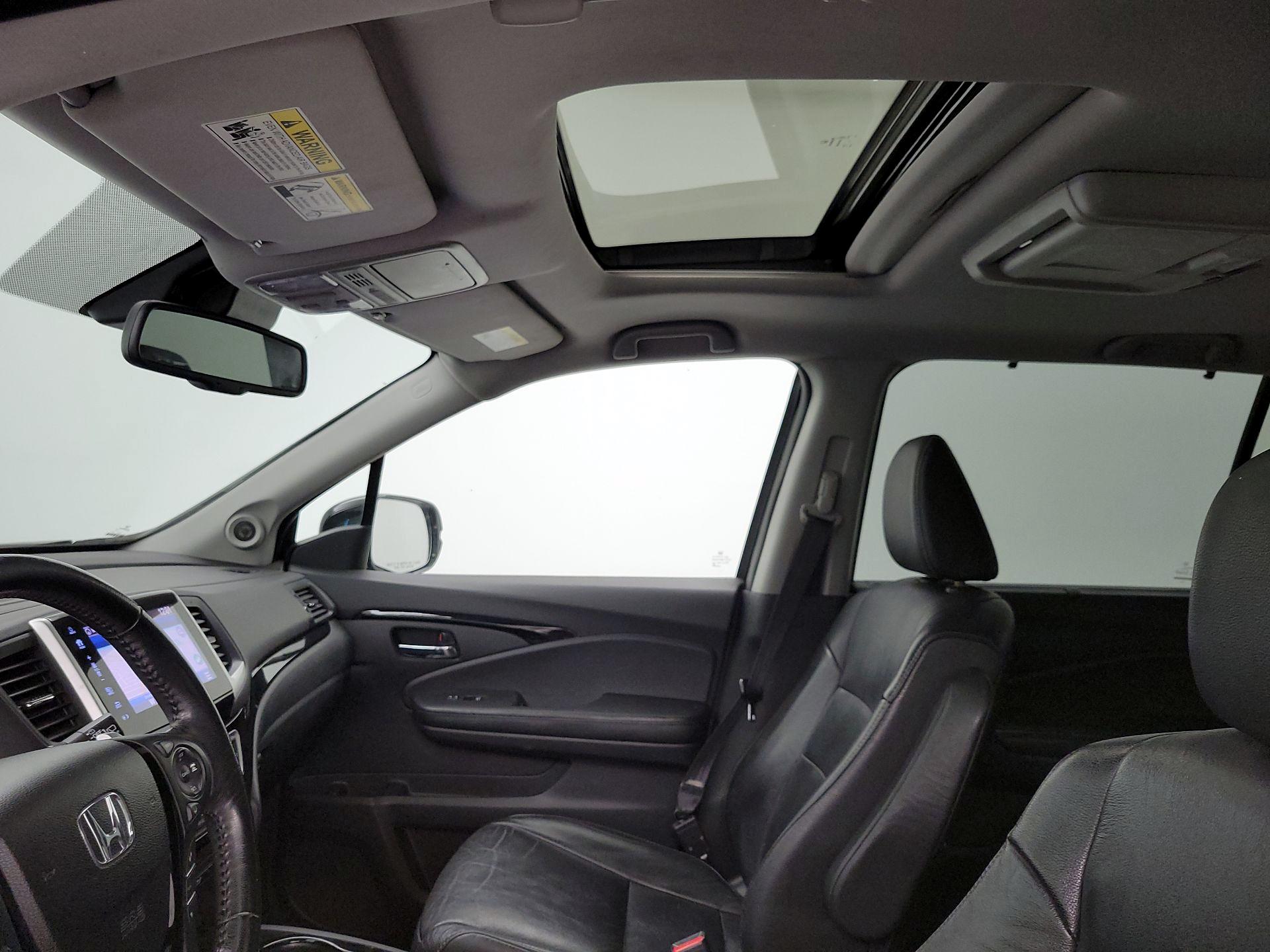 Thumbnail: 2017 Honda Pilot - 20