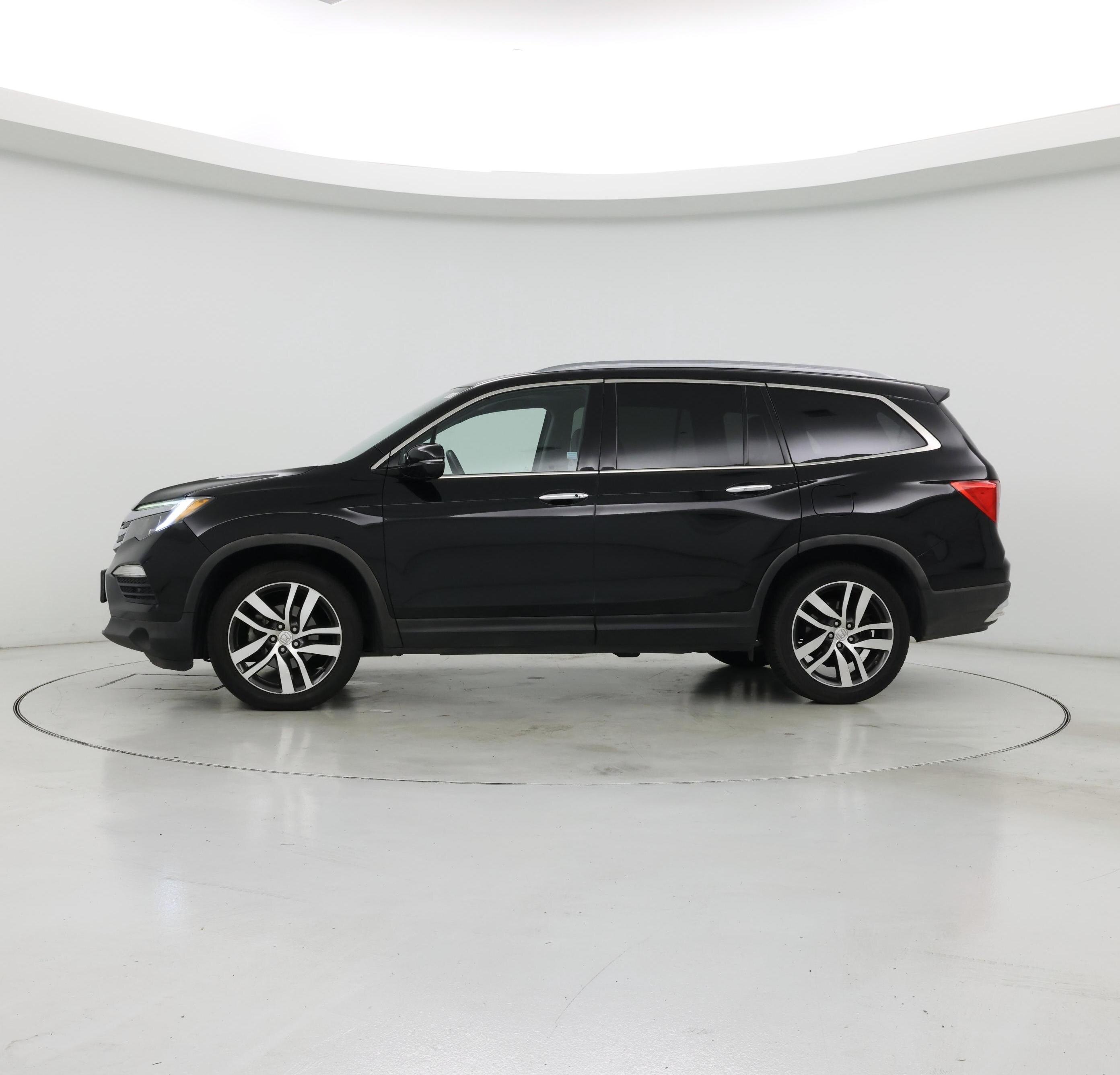 Thumbnail: 2017 Honda Pilot - 3