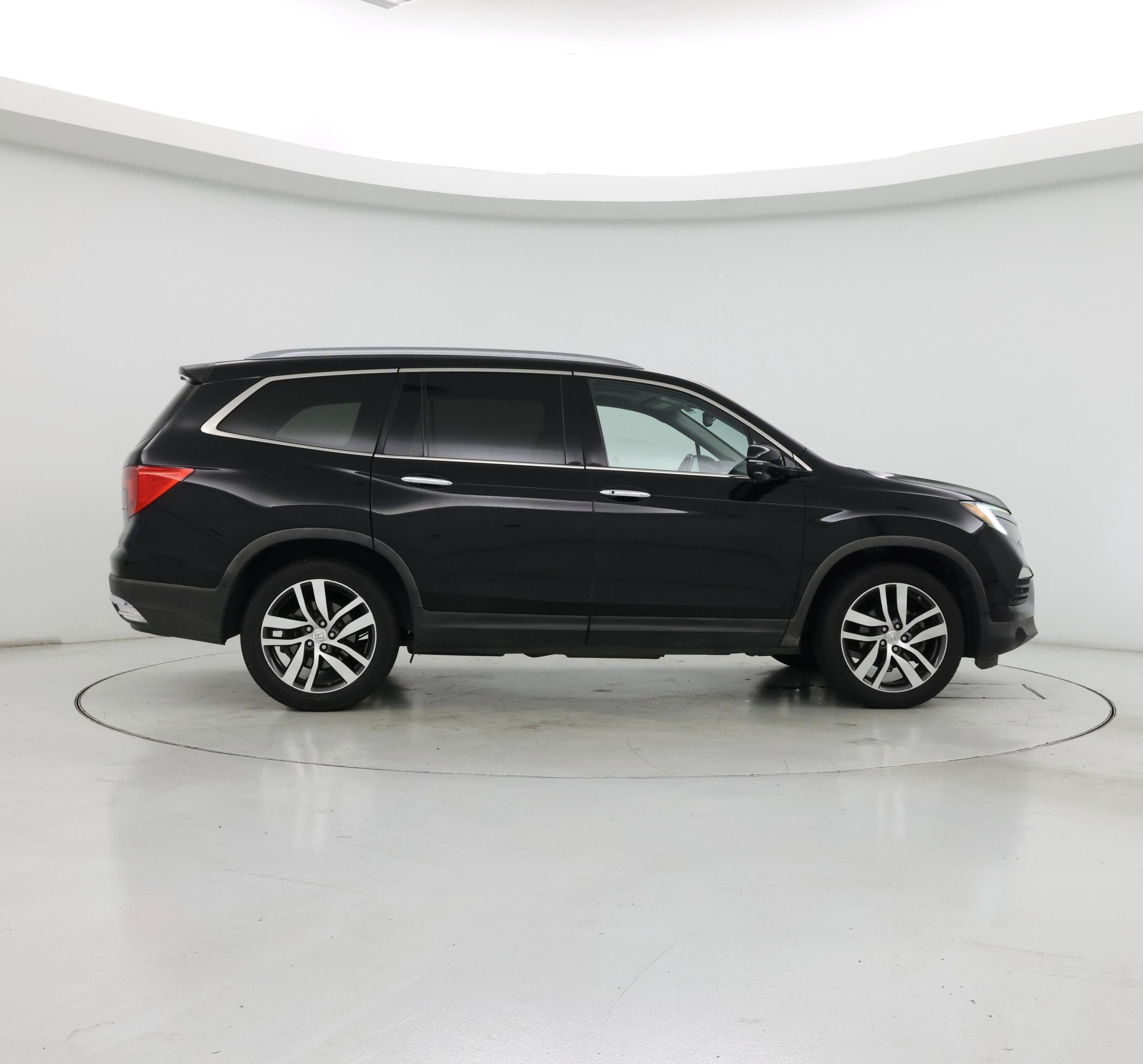 Thumbnail: 2017 Honda Pilot - 7