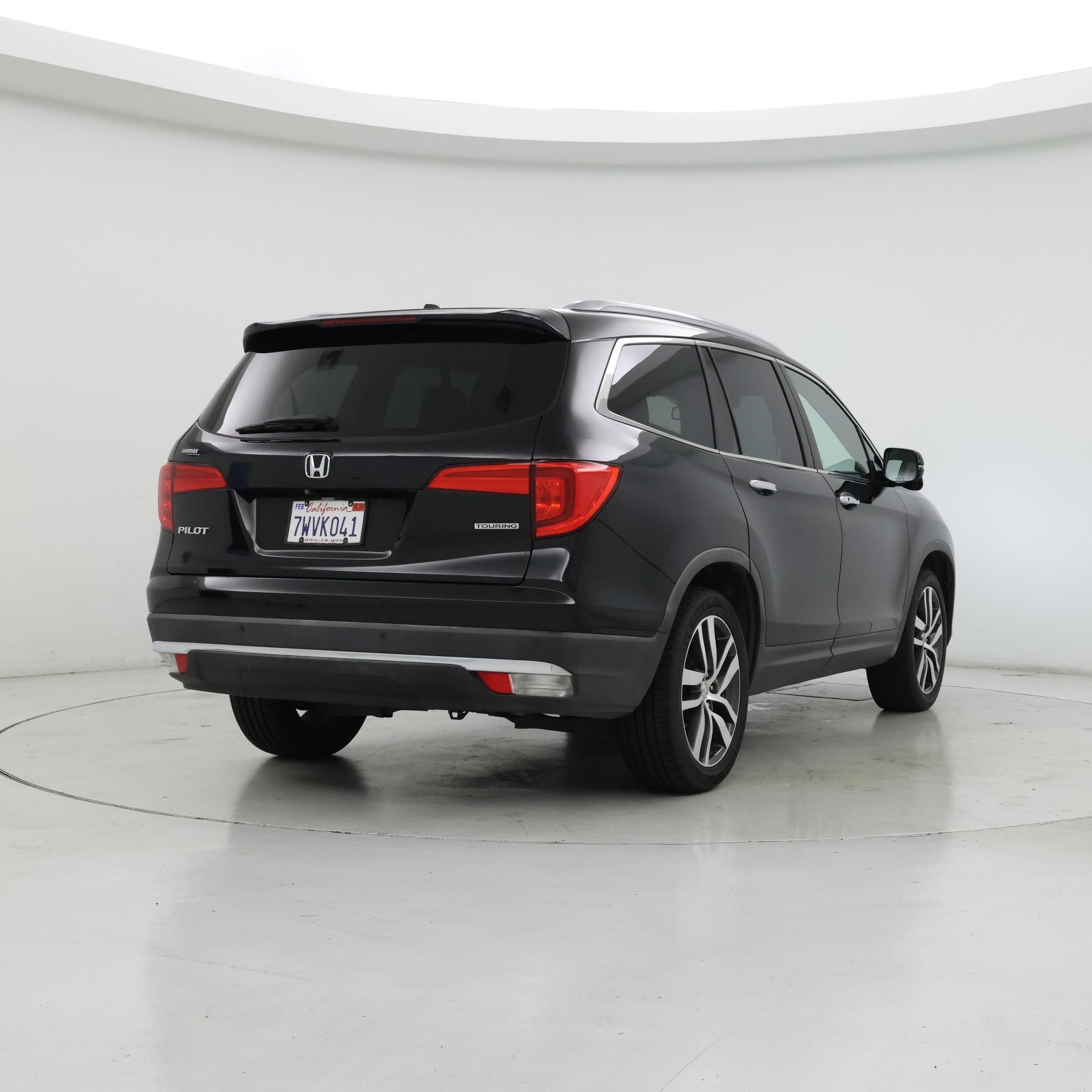Thumbnail: 2017 Honda Pilot - 8