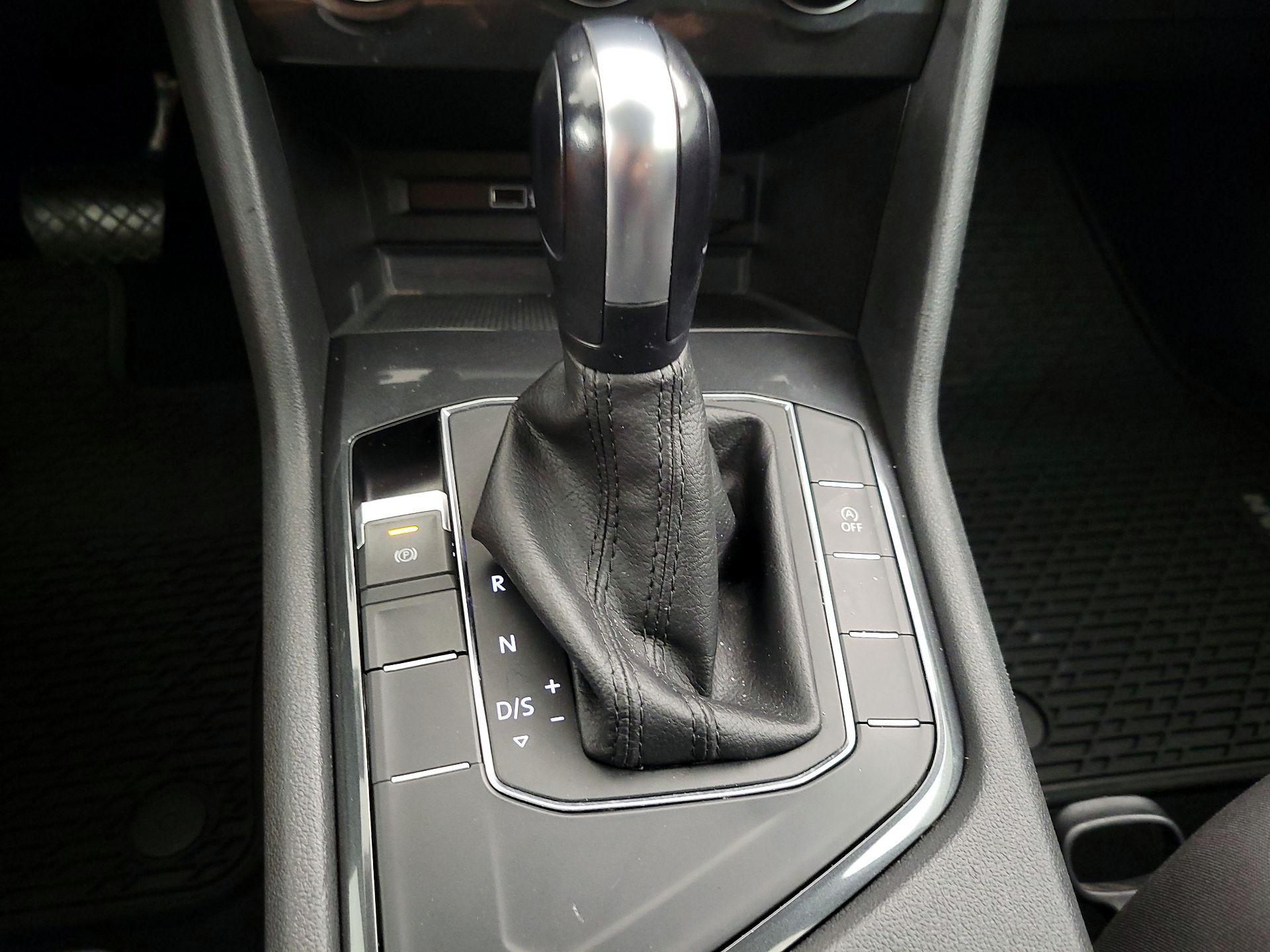 Thumbnail: 2018 Volkswagen Tiguan - 17