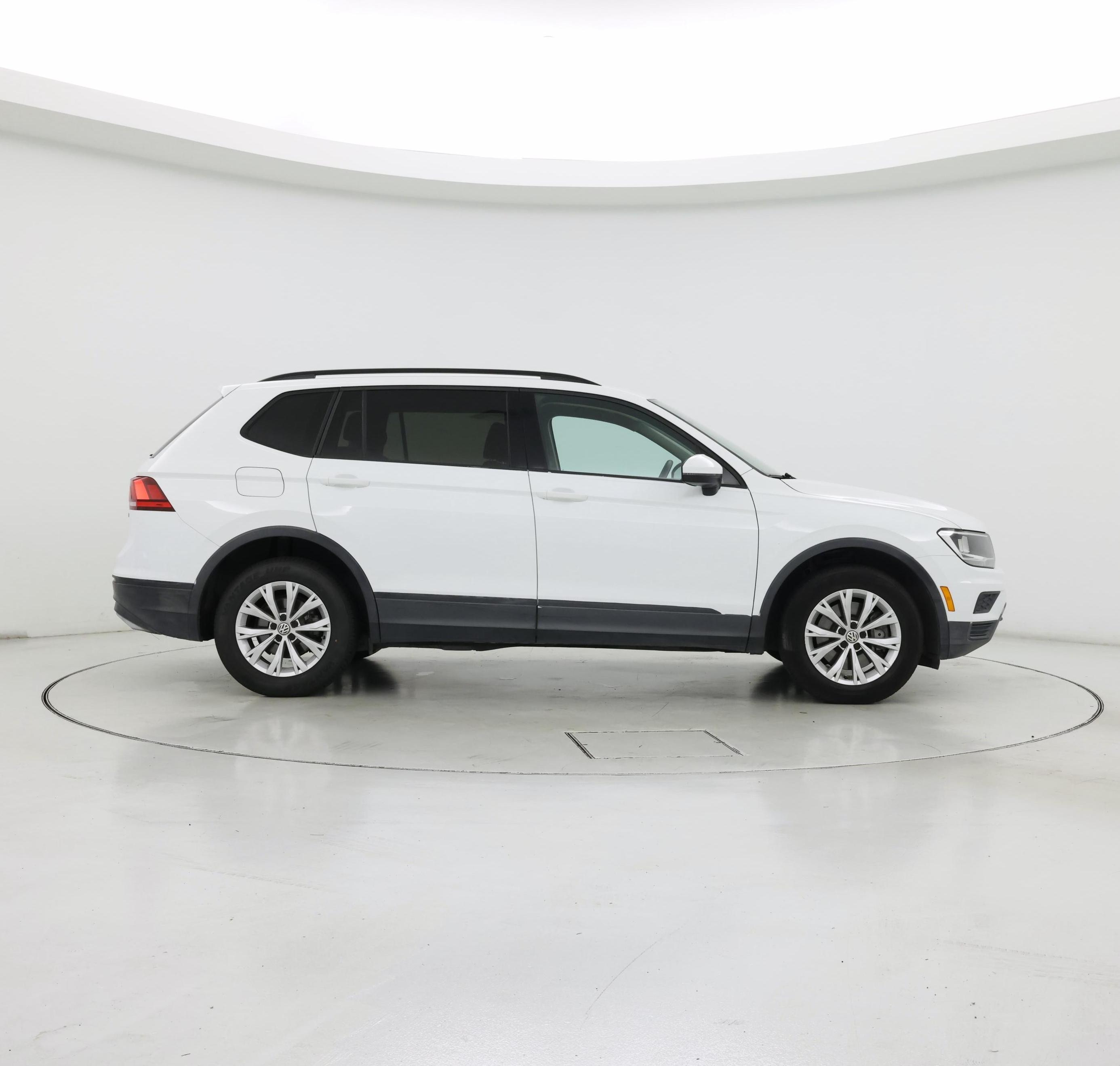 Thumbnail: 2018 Volkswagen Tiguan - 7