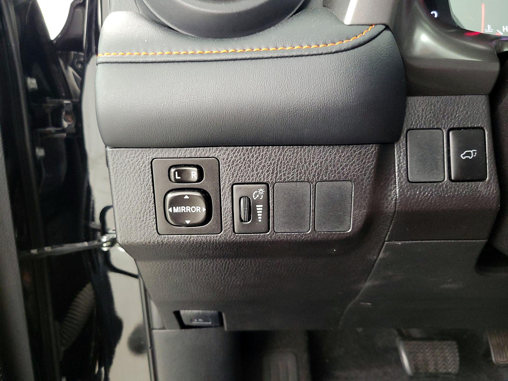 Thumbnail: 2016 Toyota RAV4 - 13