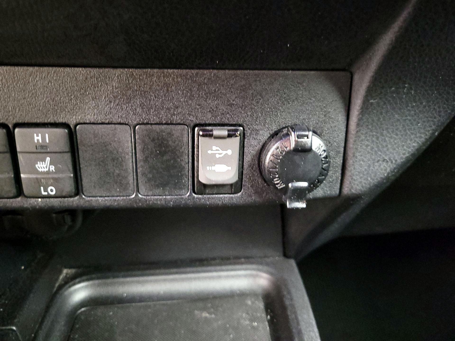 Thumbnail: 2016 Toyota RAV4 - 18