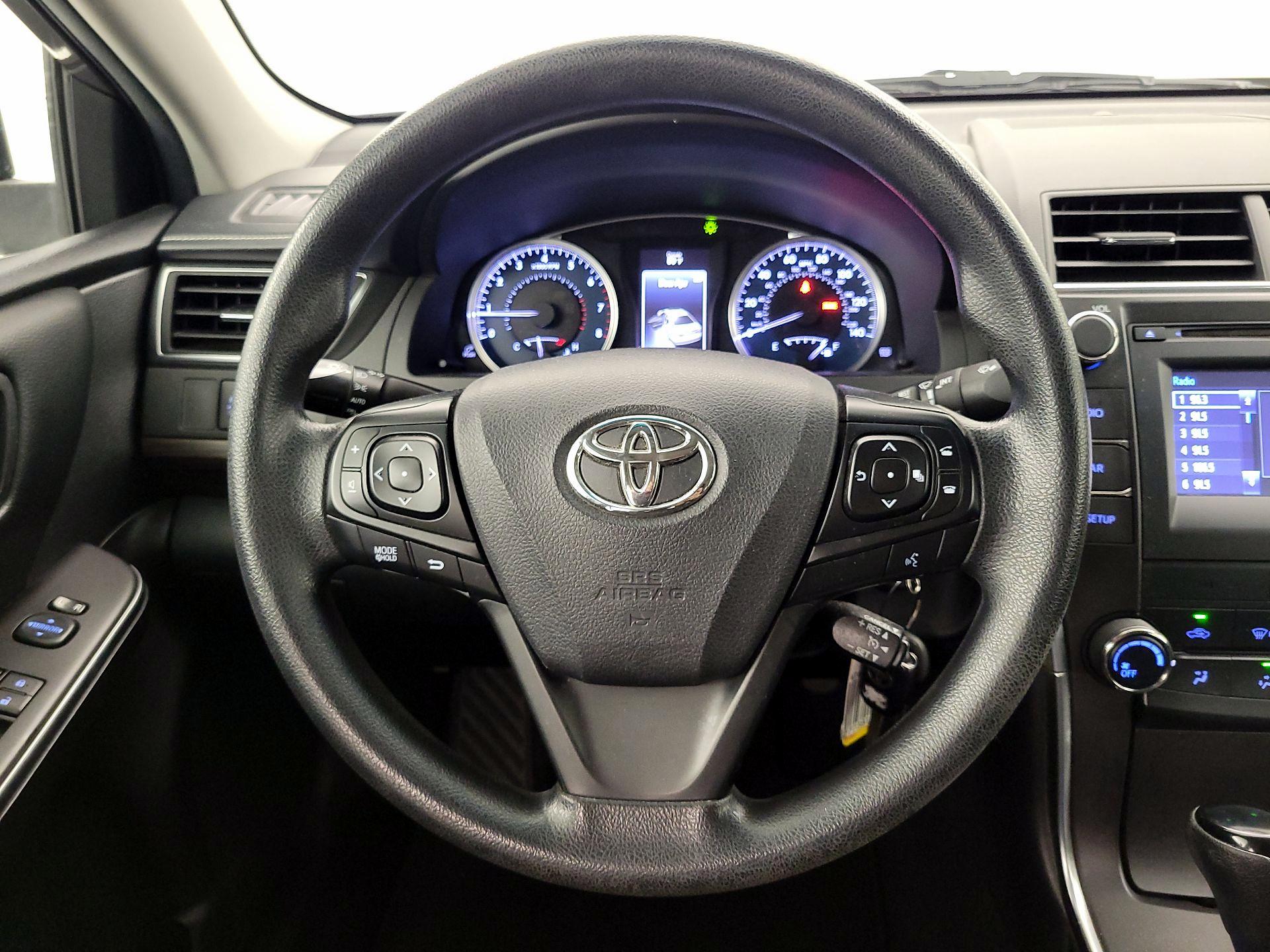 Thumbnail: 2016 Toyota Camry - 10
