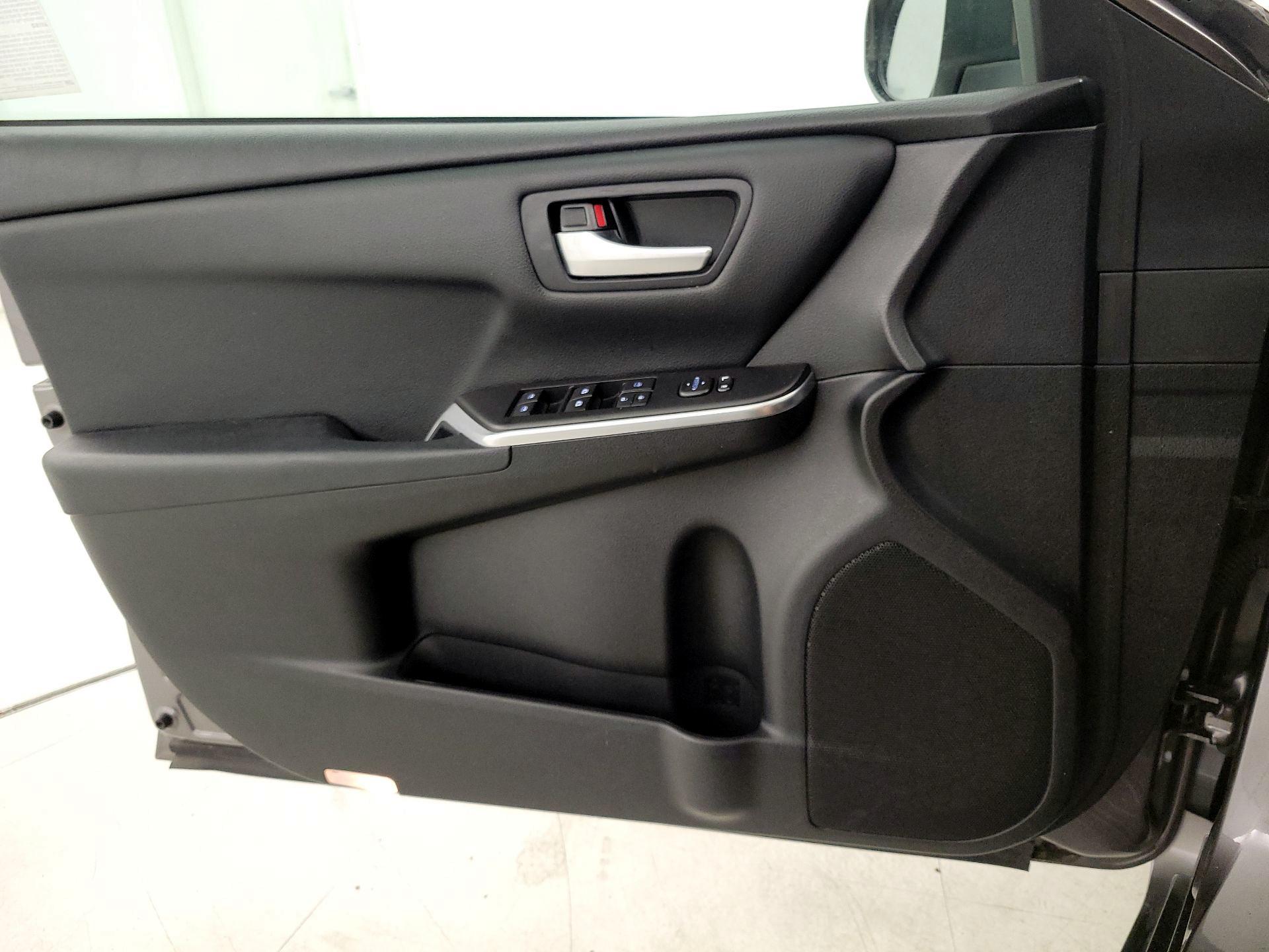 Thumbnail: 2016 Toyota Camry - 12