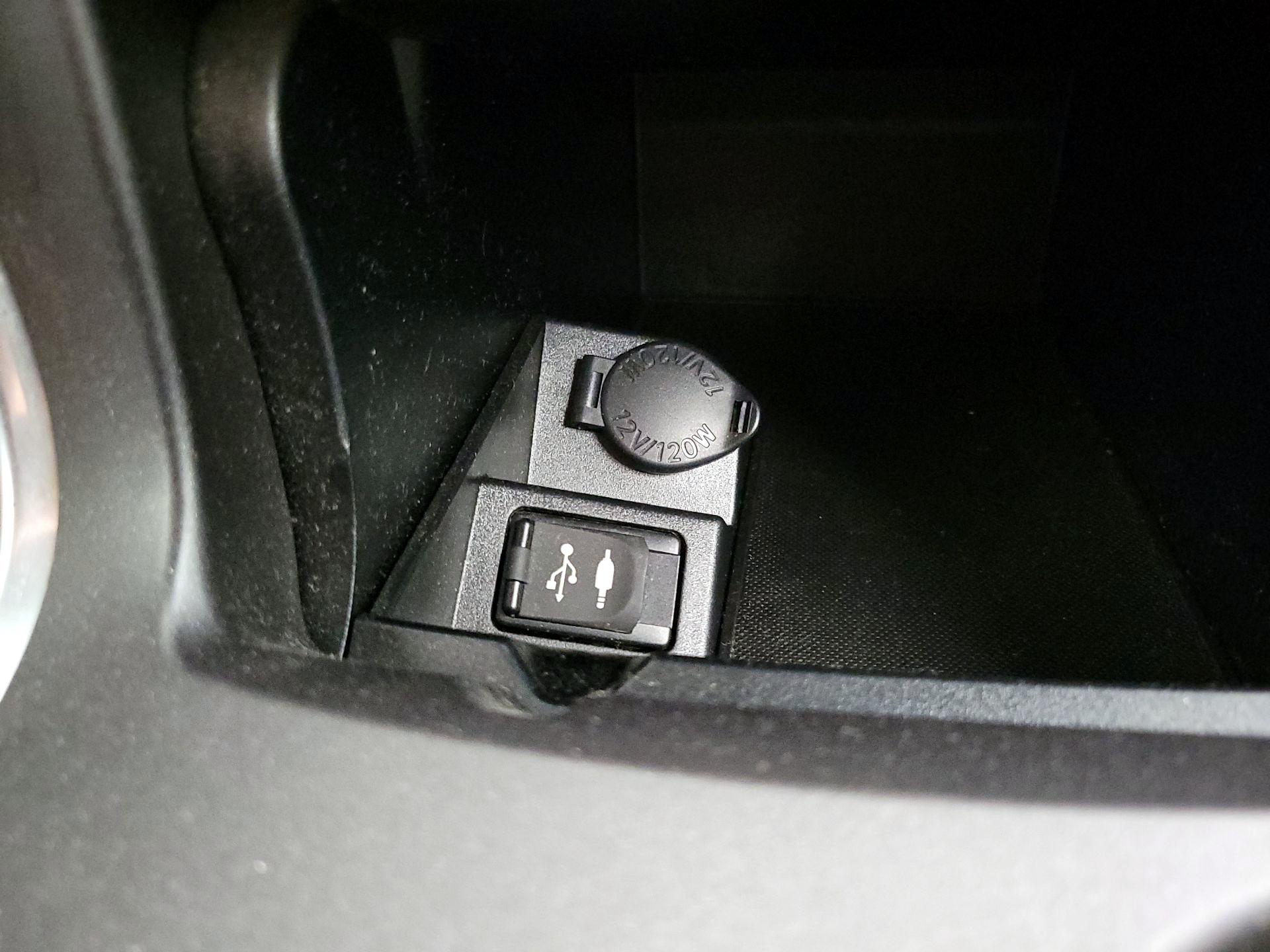 Thumbnail: 2016 Toyota Camry - 18