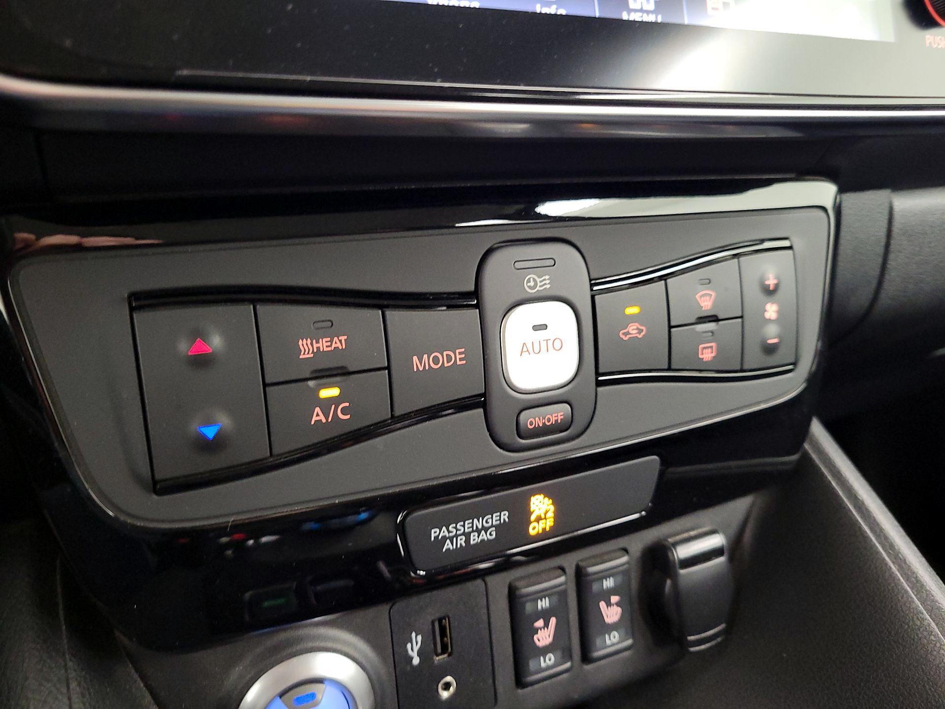 Thumbnail: 2019 Nissan Leaf - 17