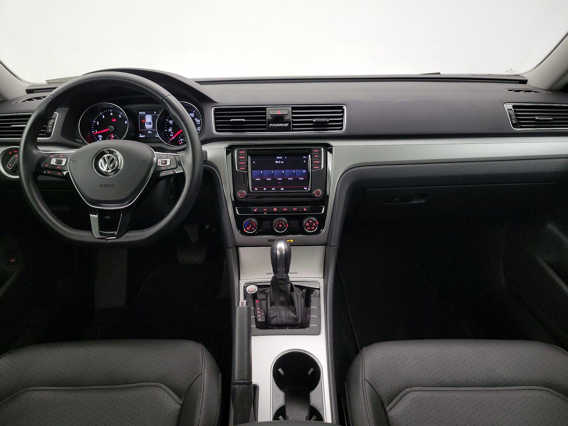 Thumbnail: 2019 Volkswagen Passat - 9
