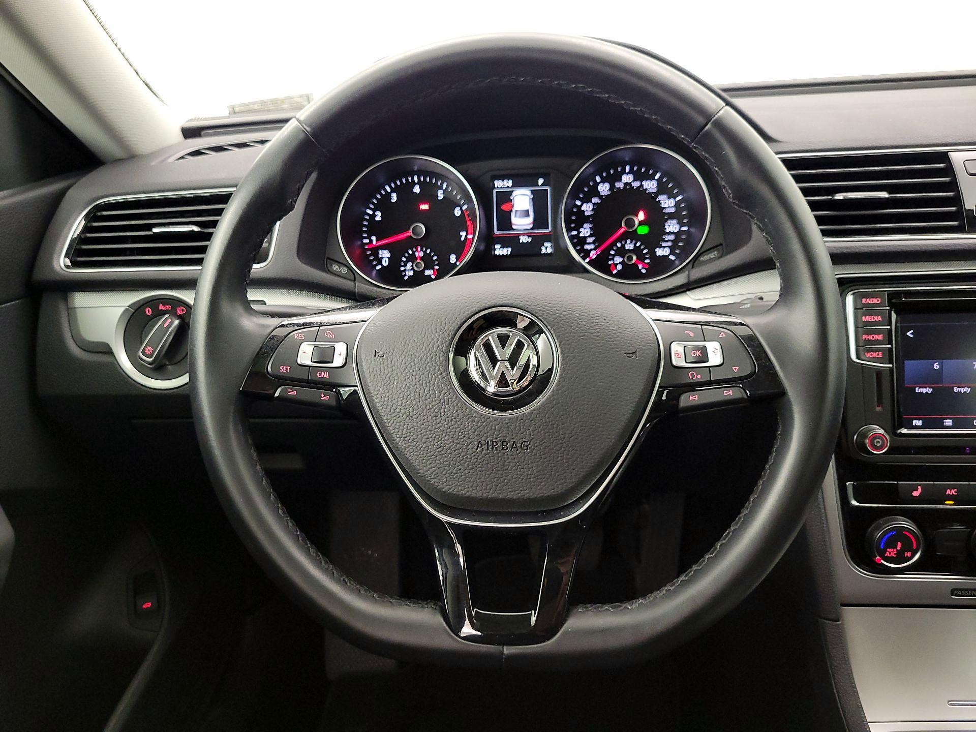 Thumbnail: 2019 Volkswagen Passat - 10