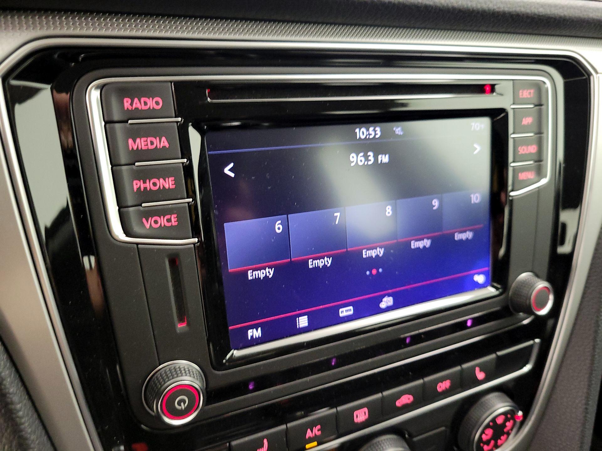 Thumbnail: 2019 Volkswagen Passat - 15