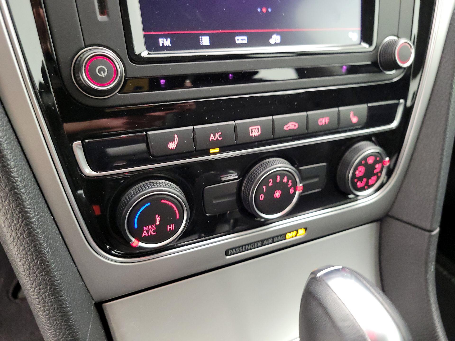 Thumbnail: 2019 Volkswagen Passat - 16
