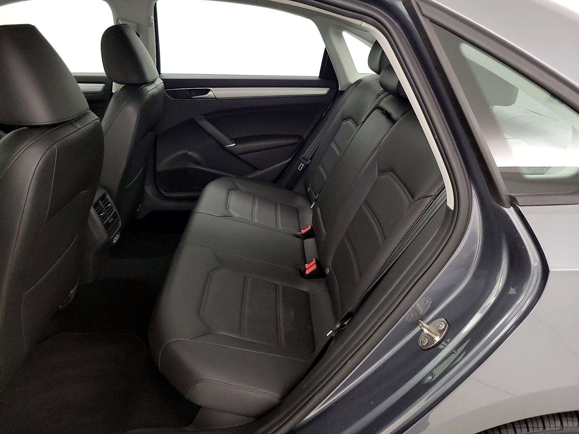 Thumbnail: 2019 Volkswagen Passat - 20