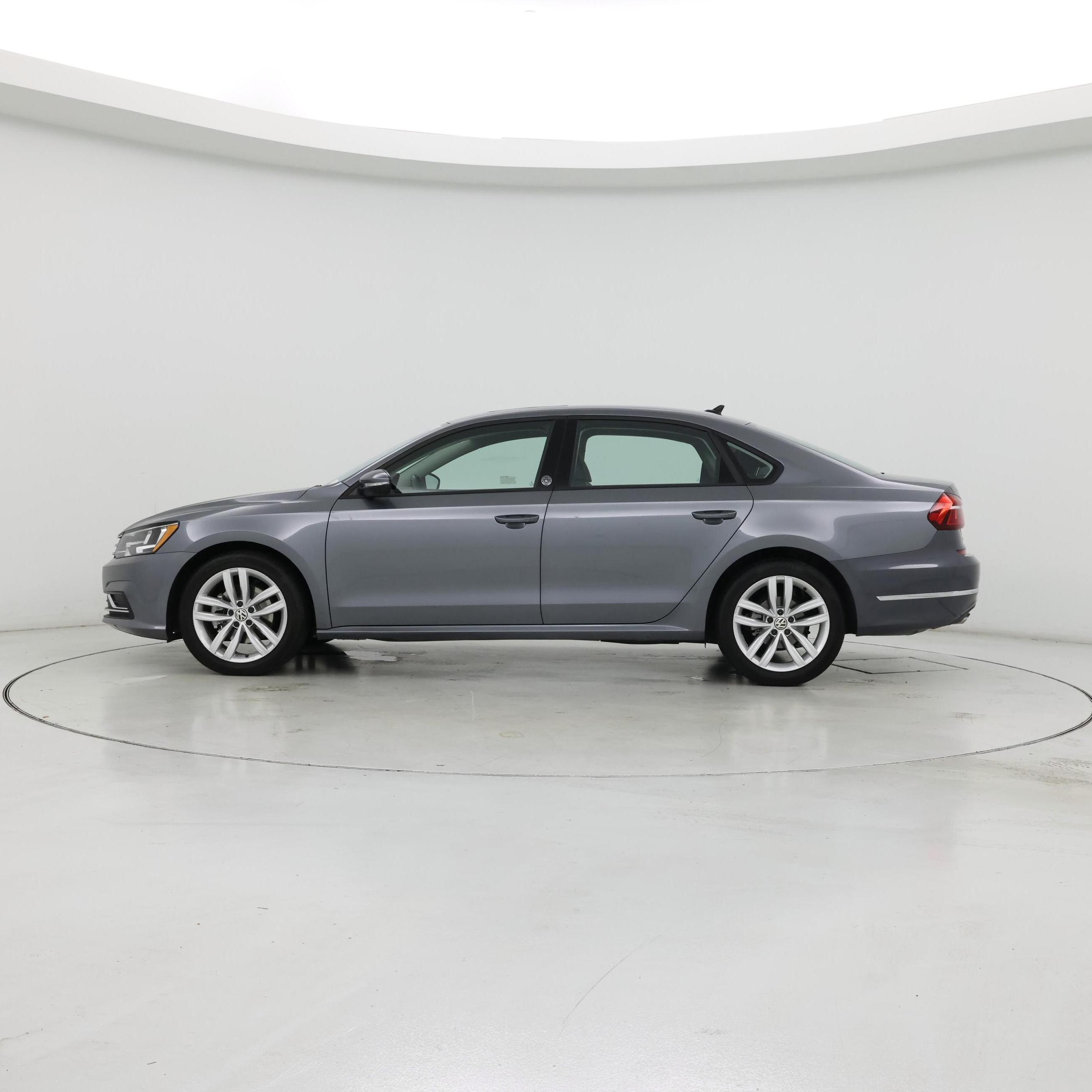 Thumbnail: 2019 Volkswagen Passat - 3