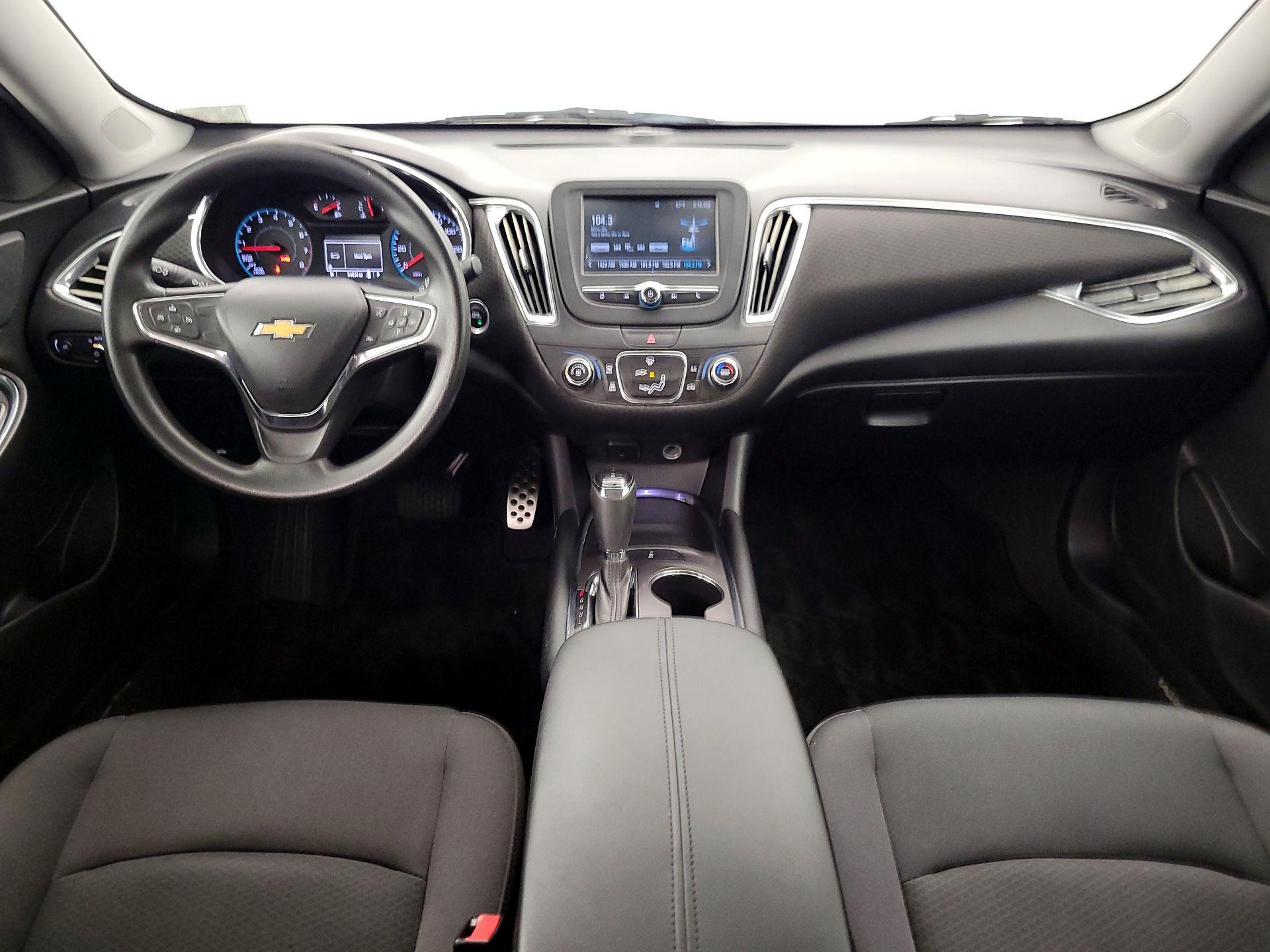 Thumbnail: 2017 Chevrolet Malibu - 9