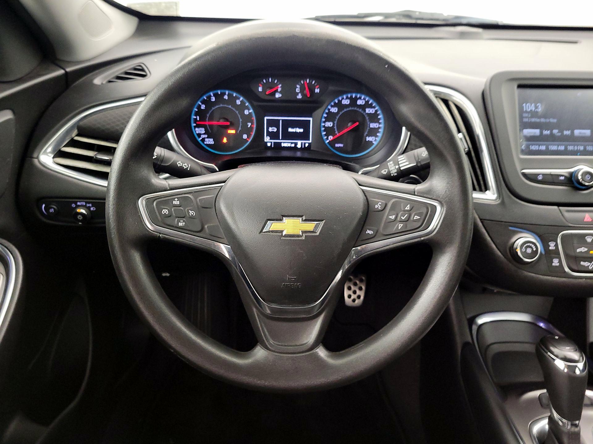 Thumbnail: 2017 Chevrolet Malibu - 10
