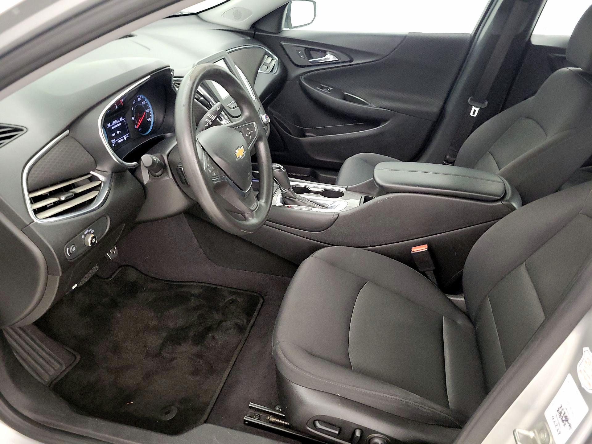 Thumbnail: 2017 Chevrolet Malibu - 11