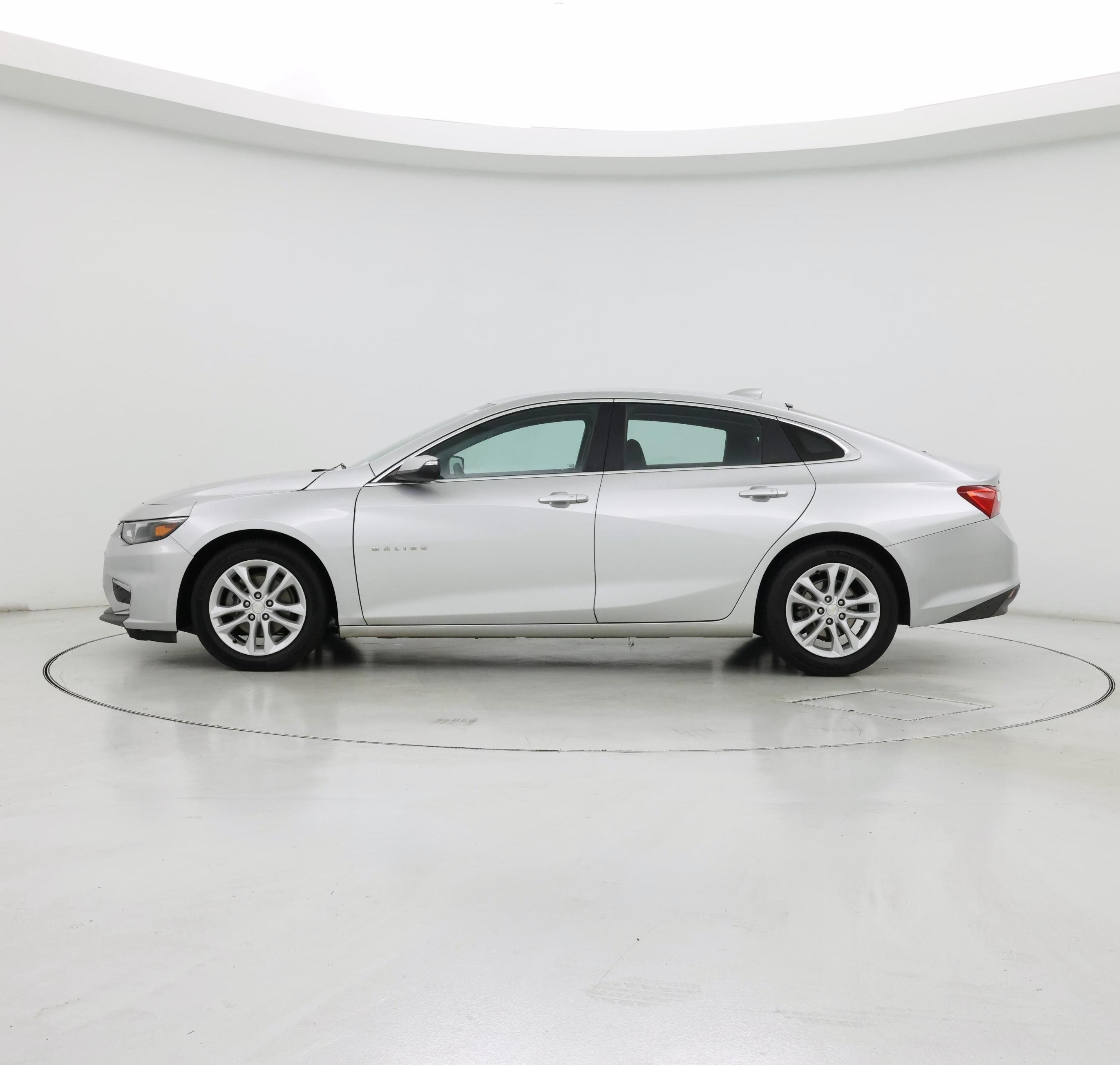 Thumbnail: 2017 Chevrolet Malibu - 3