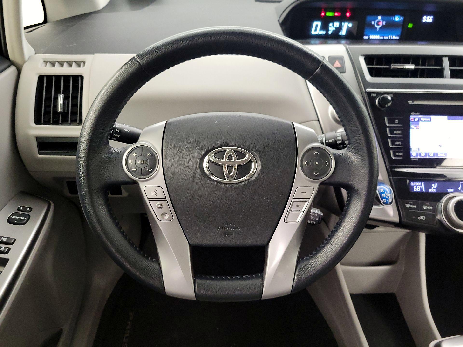 Thumbnail: 2016 Toyota Prius v - 10