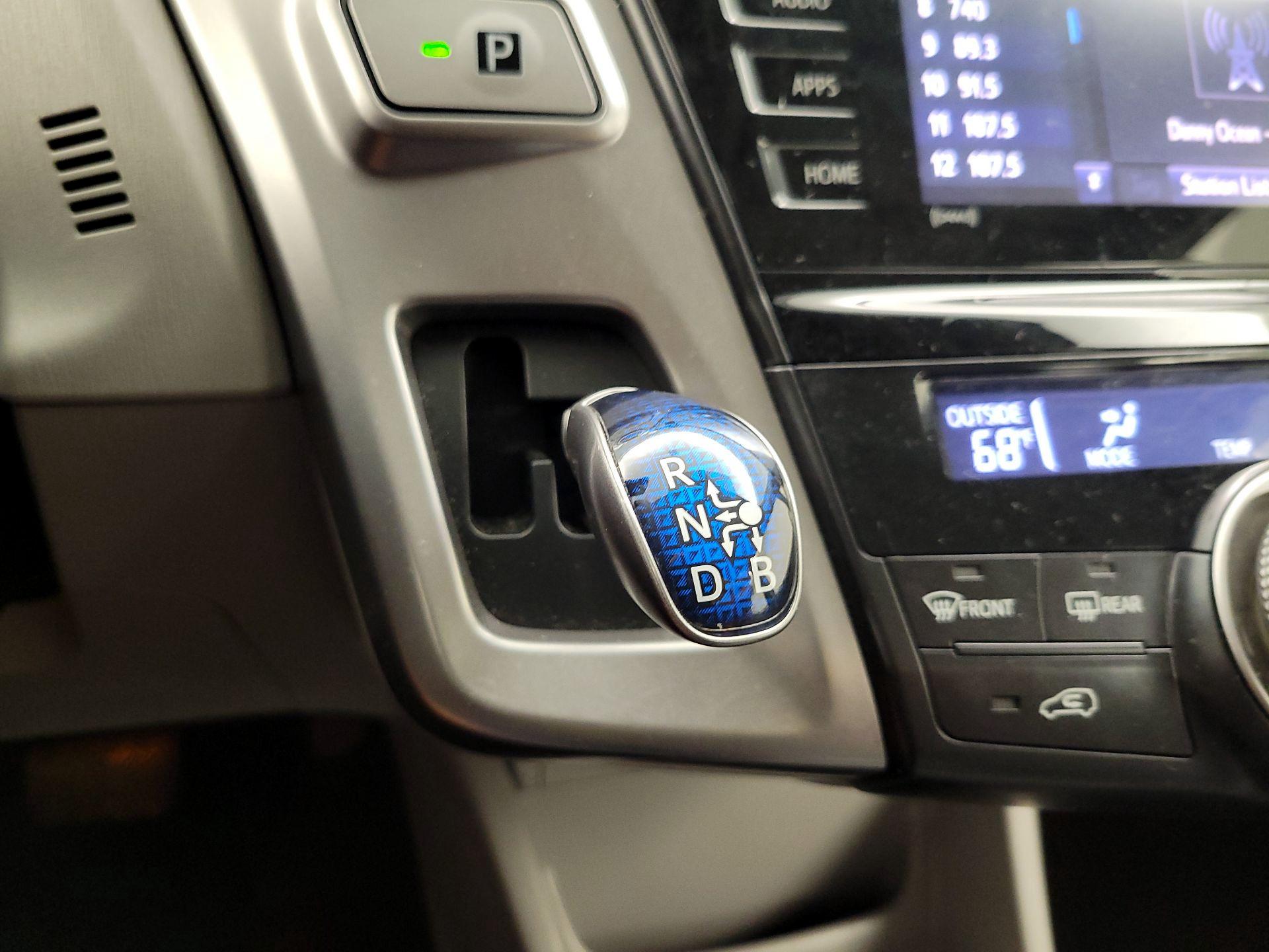 Thumbnail: 2016 Toyota Prius v - 18