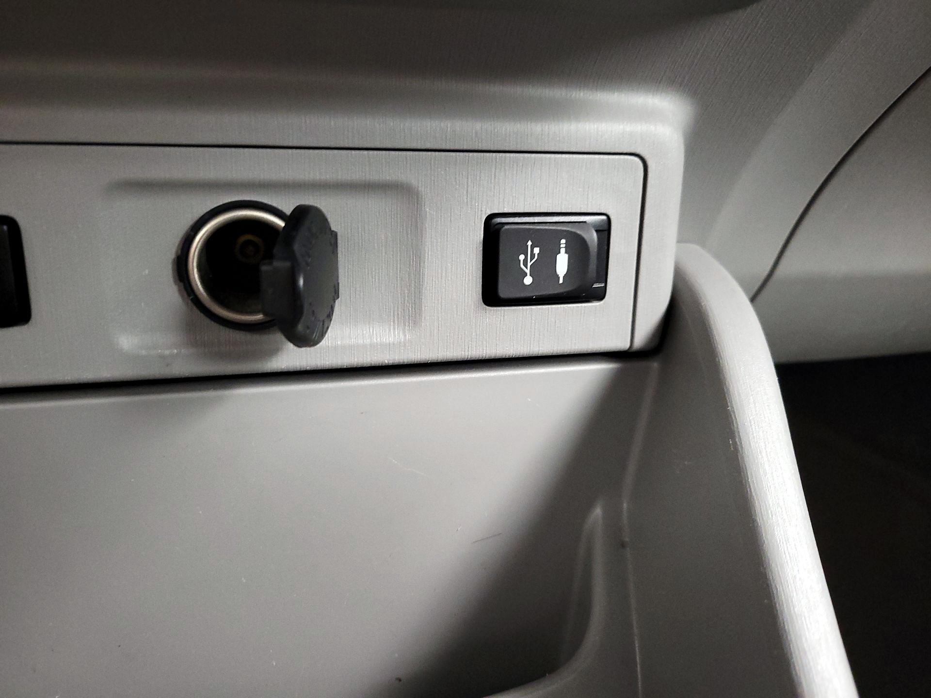 Thumbnail: 2016 Toyota Prius v - 19