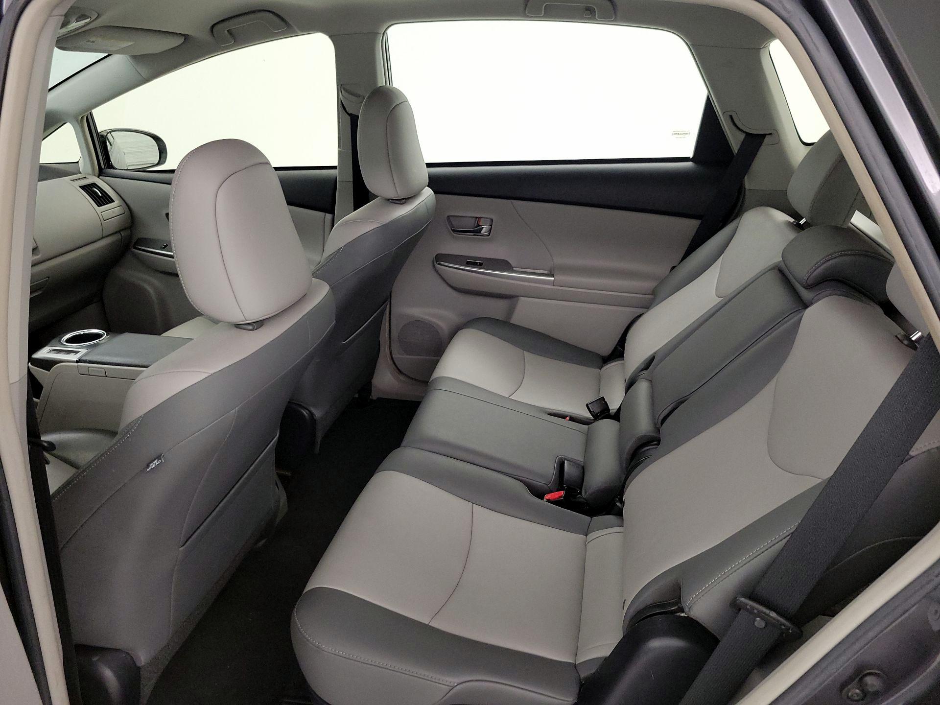 Thumbnail: 2016 Toyota Prius v - 20