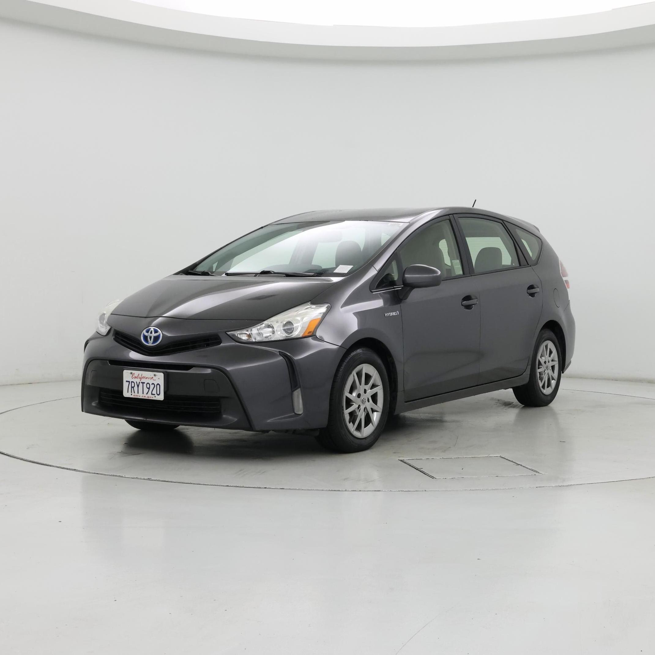 Thumbnail: 2016 Toyota Prius v - 4