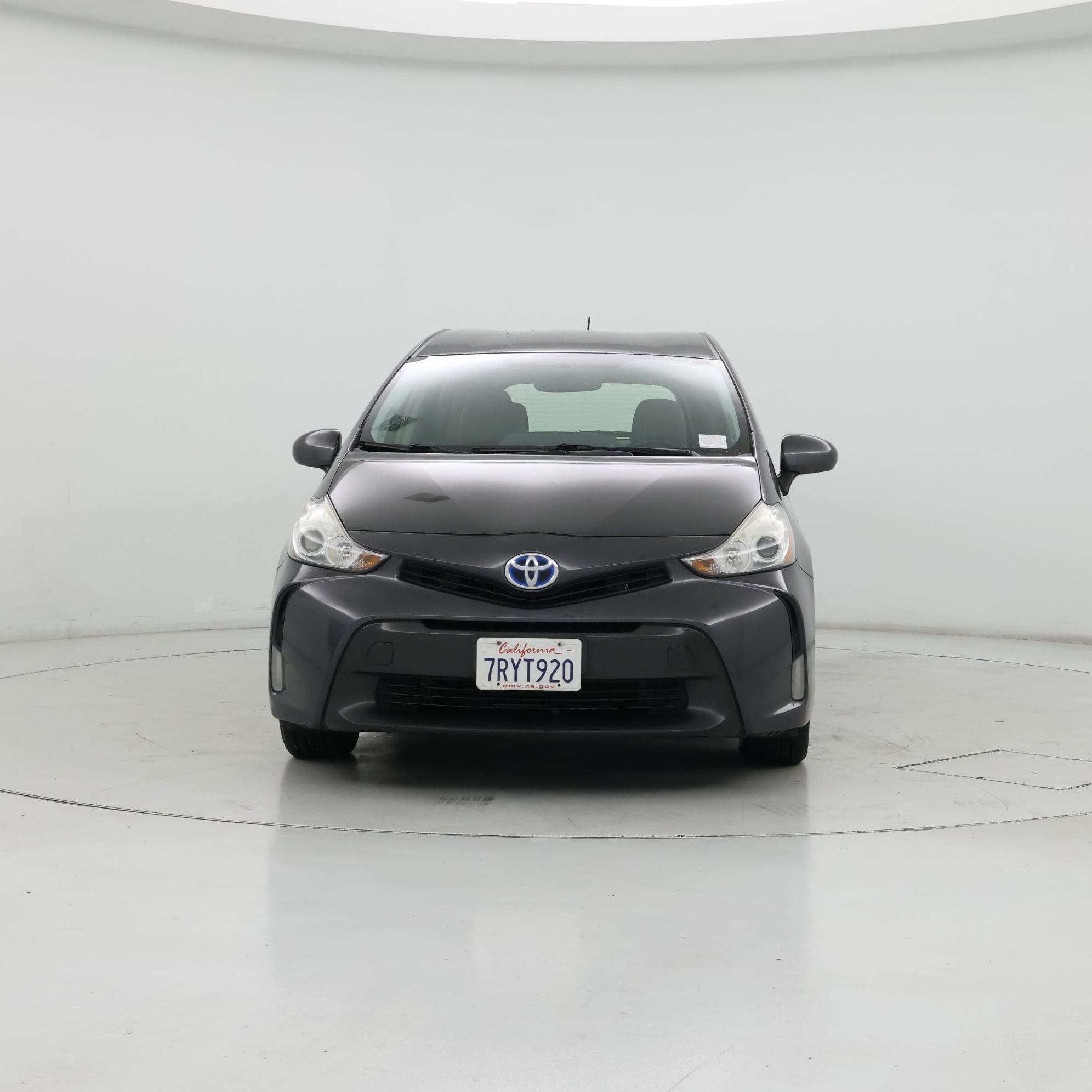 Thumbnail: 2016 Toyota Prius v - 5