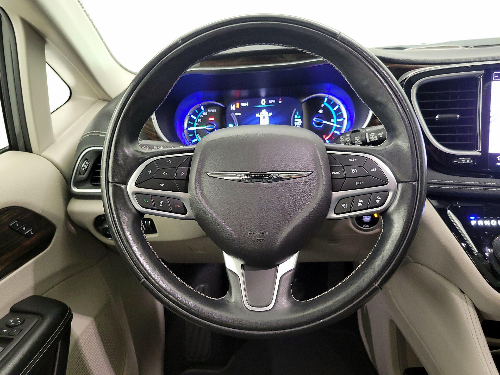 Thumbnail: 2022 Chrysler Pacifica - 10