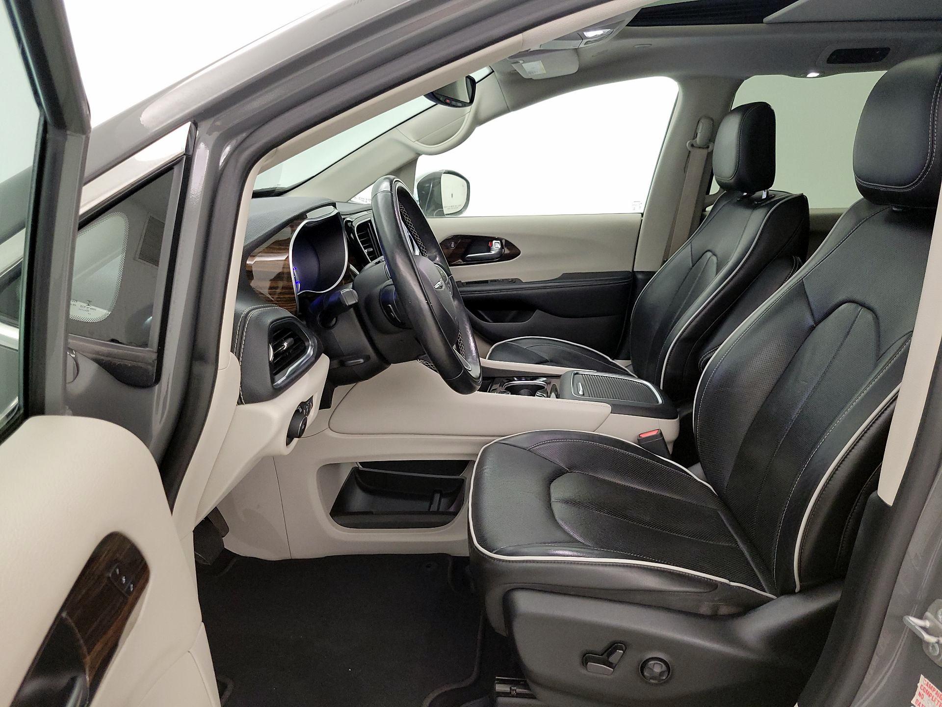 Thumbnail: 2022 Chrysler Pacifica - 11