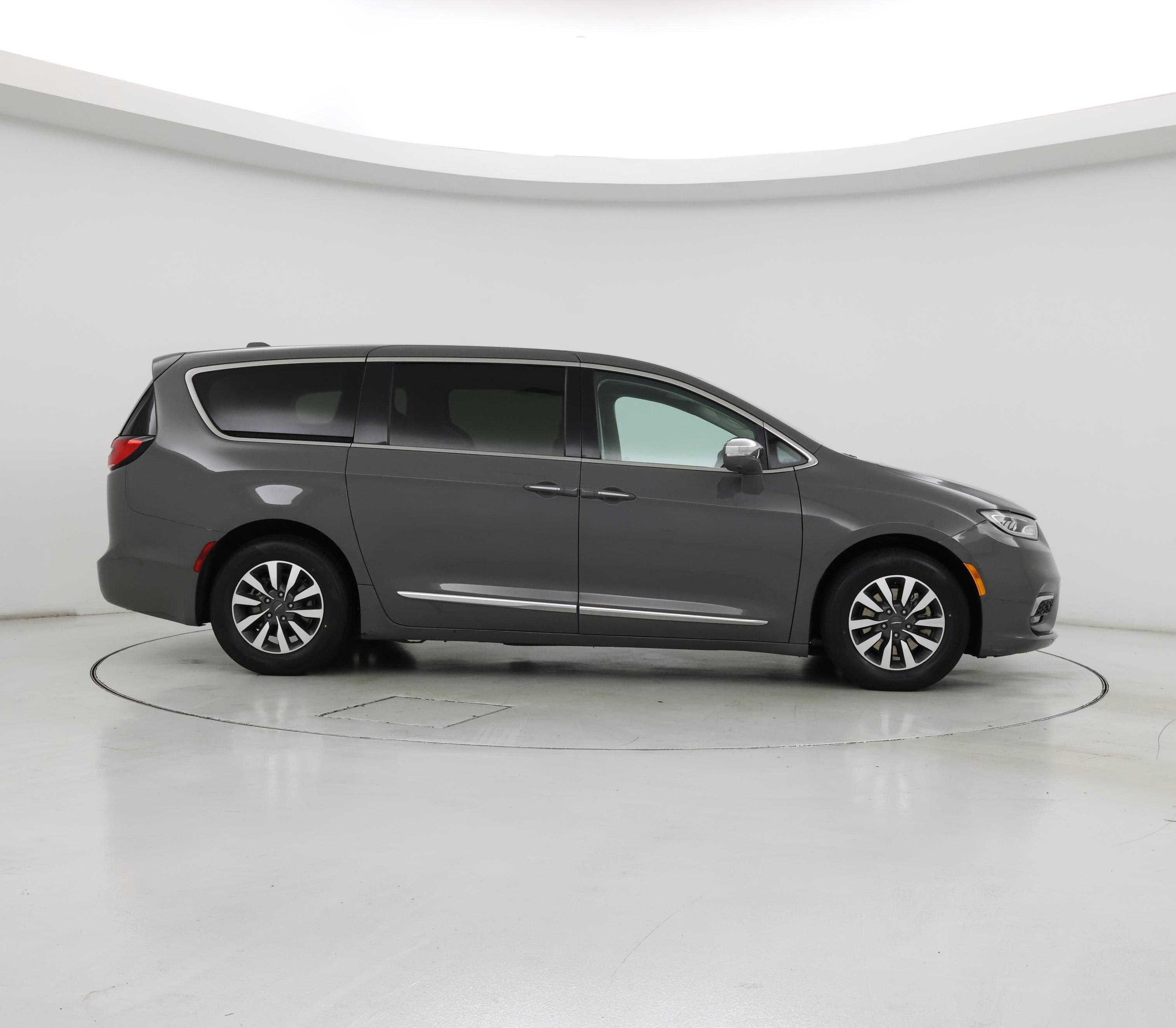 Thumbnail: 2022 Chrysler Pacifica - 7