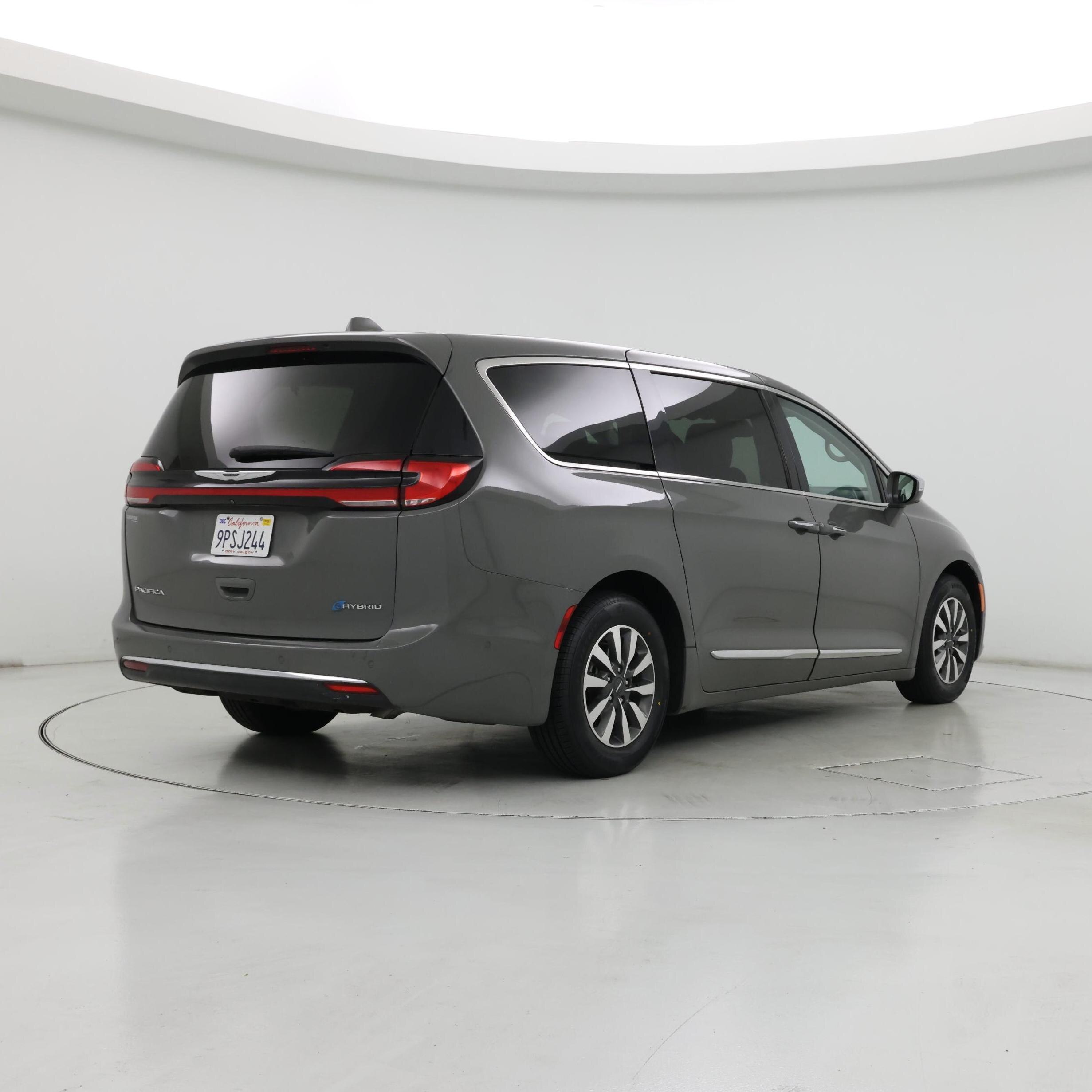 Thumbnail: 2022 Chrysler Pacifica - 8