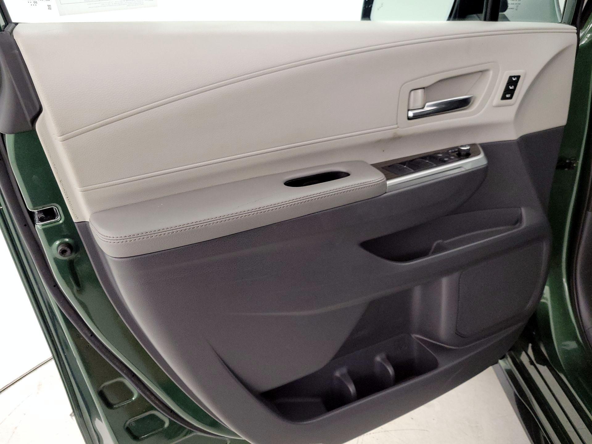 Thumbnail: 2022 Toyota Sienna - 12