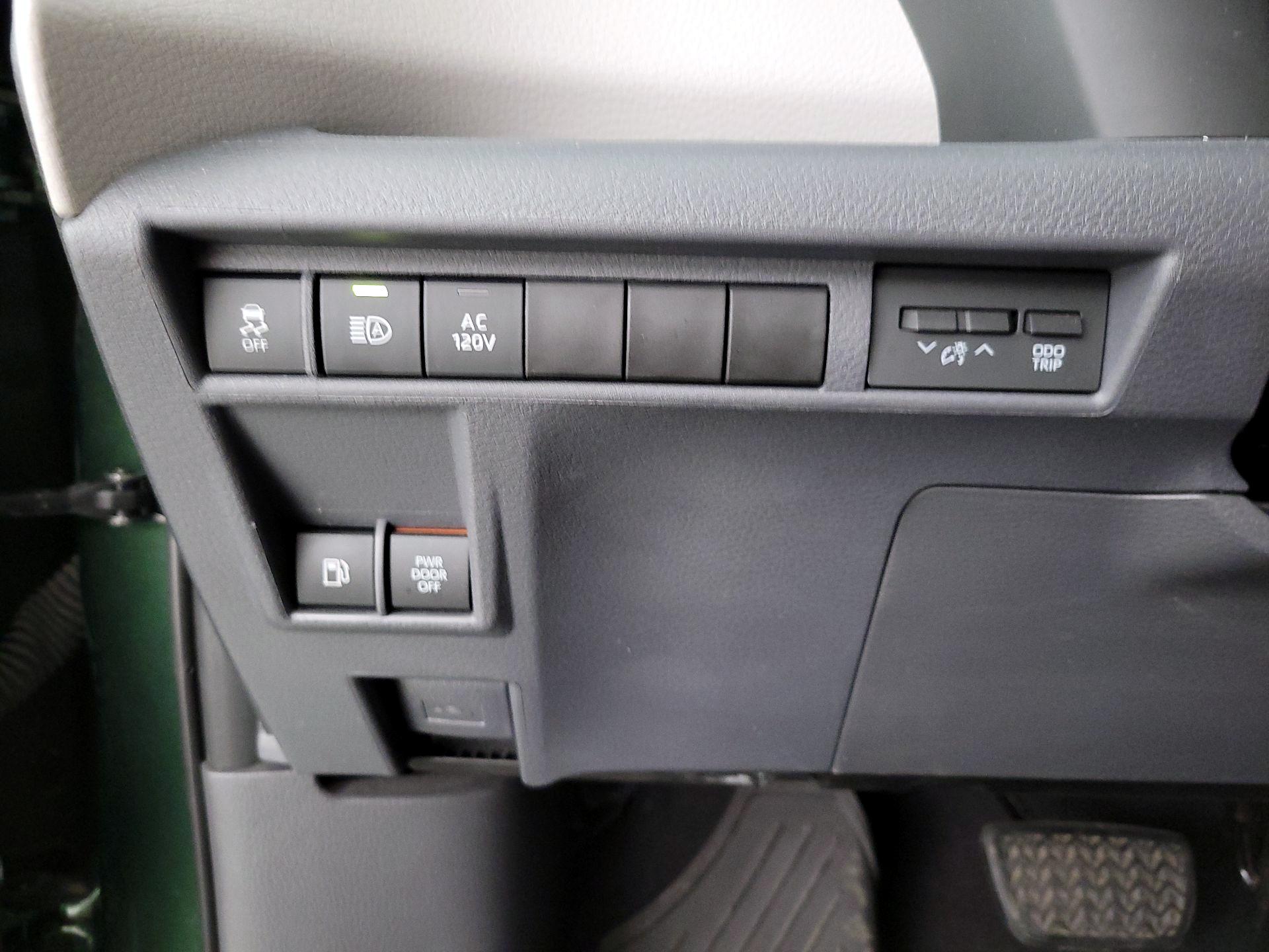 Thumbnail: 2022 Toyota Sienna - 13