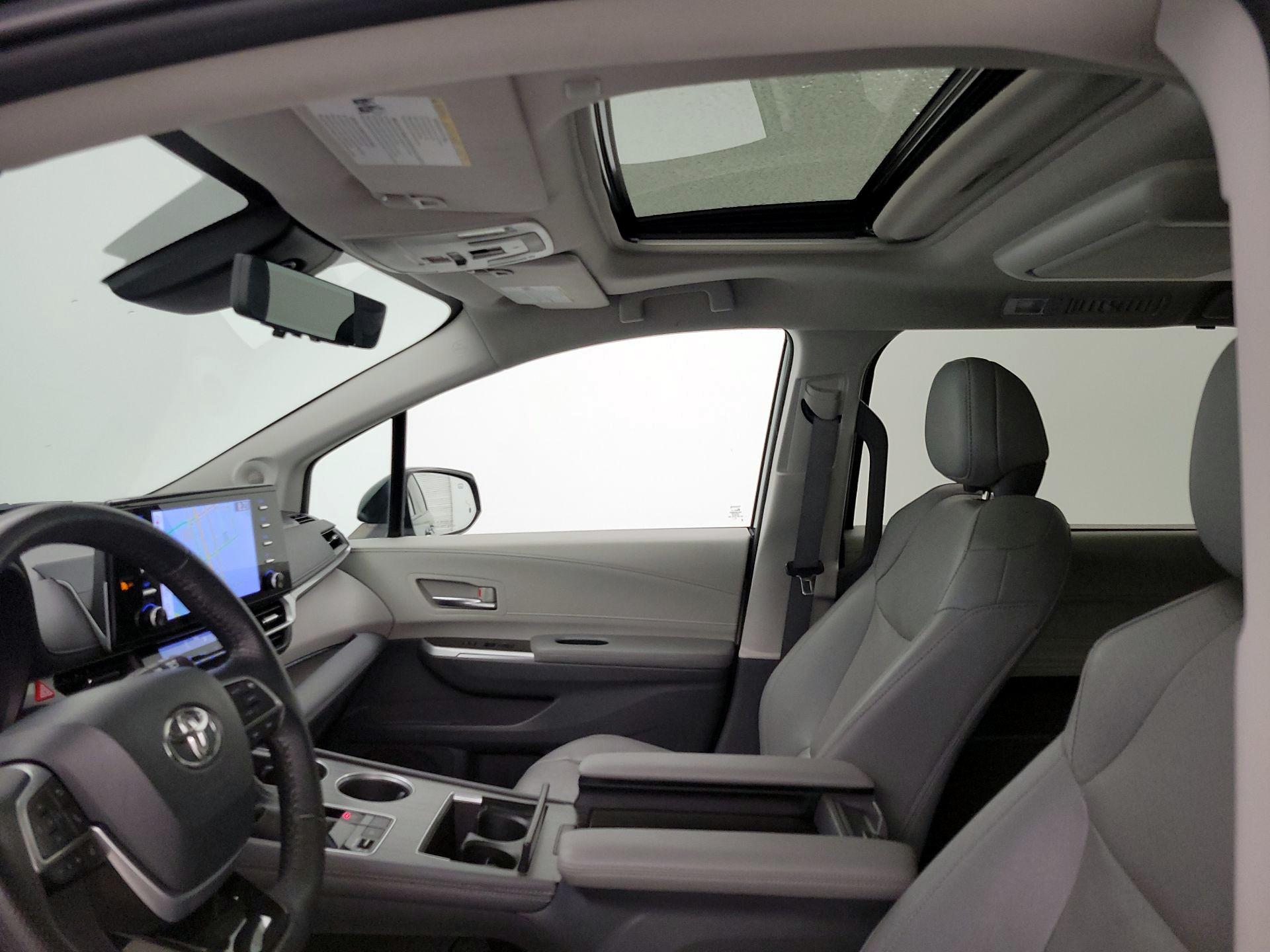 Thumbnail: 2022 Toyota Sienna - 20