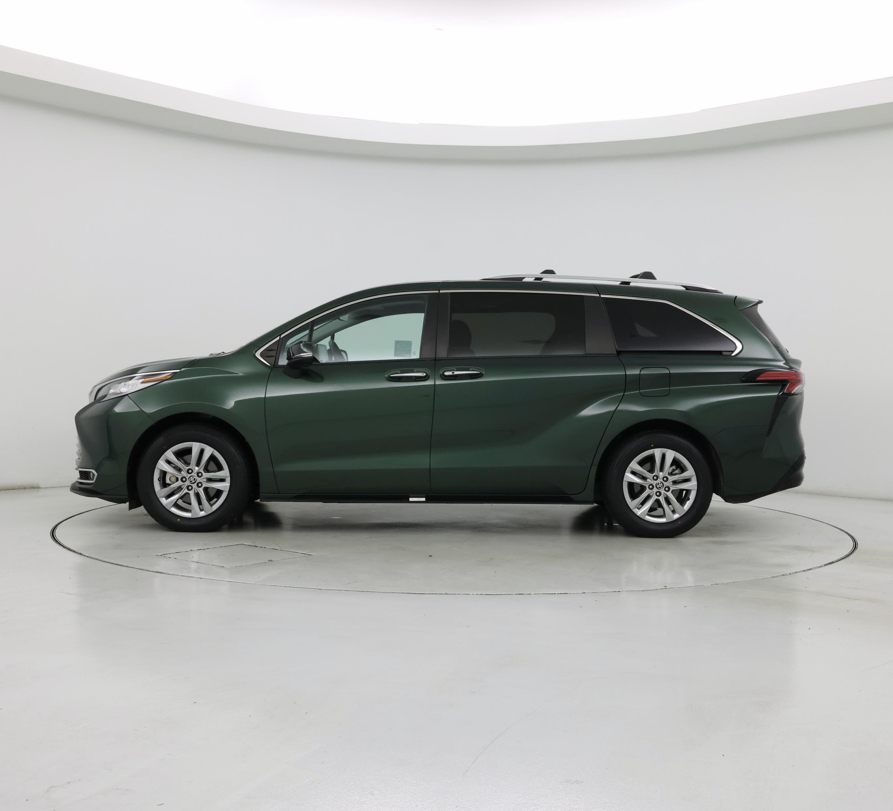 Thumbnail: 2022 Toyota Sienna - 3