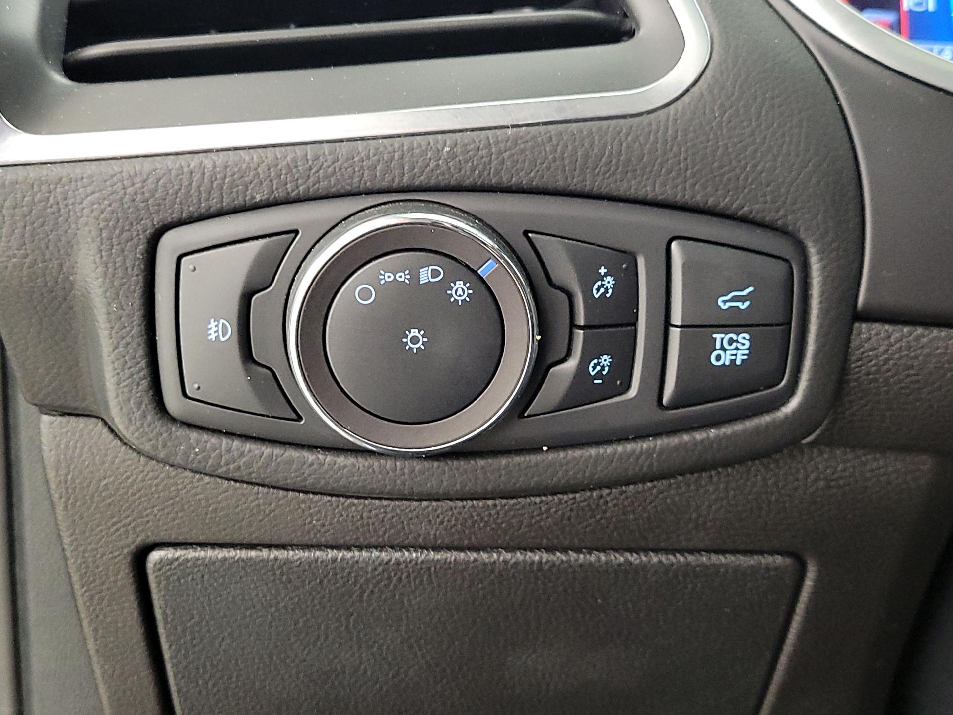 Thumbnail: 2019 Ford Edge - 13