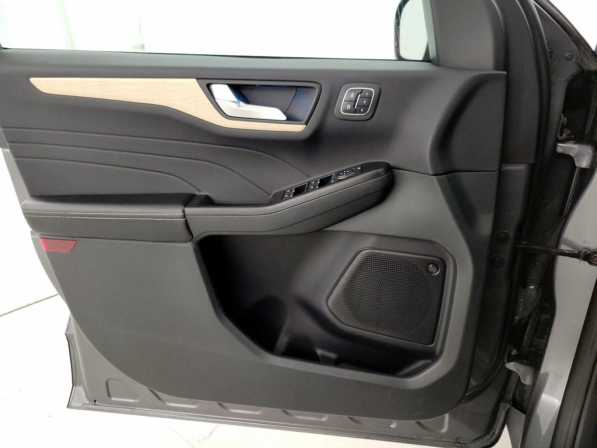 Thumbnail: 2022 Ford Escape - 12