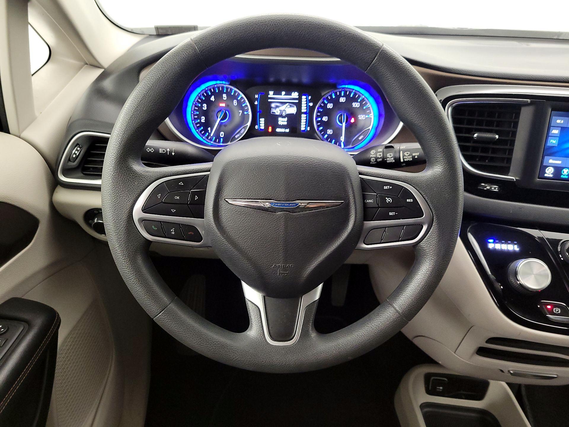 Thumbnail: 2018 Chrysler Pacifica - 10
