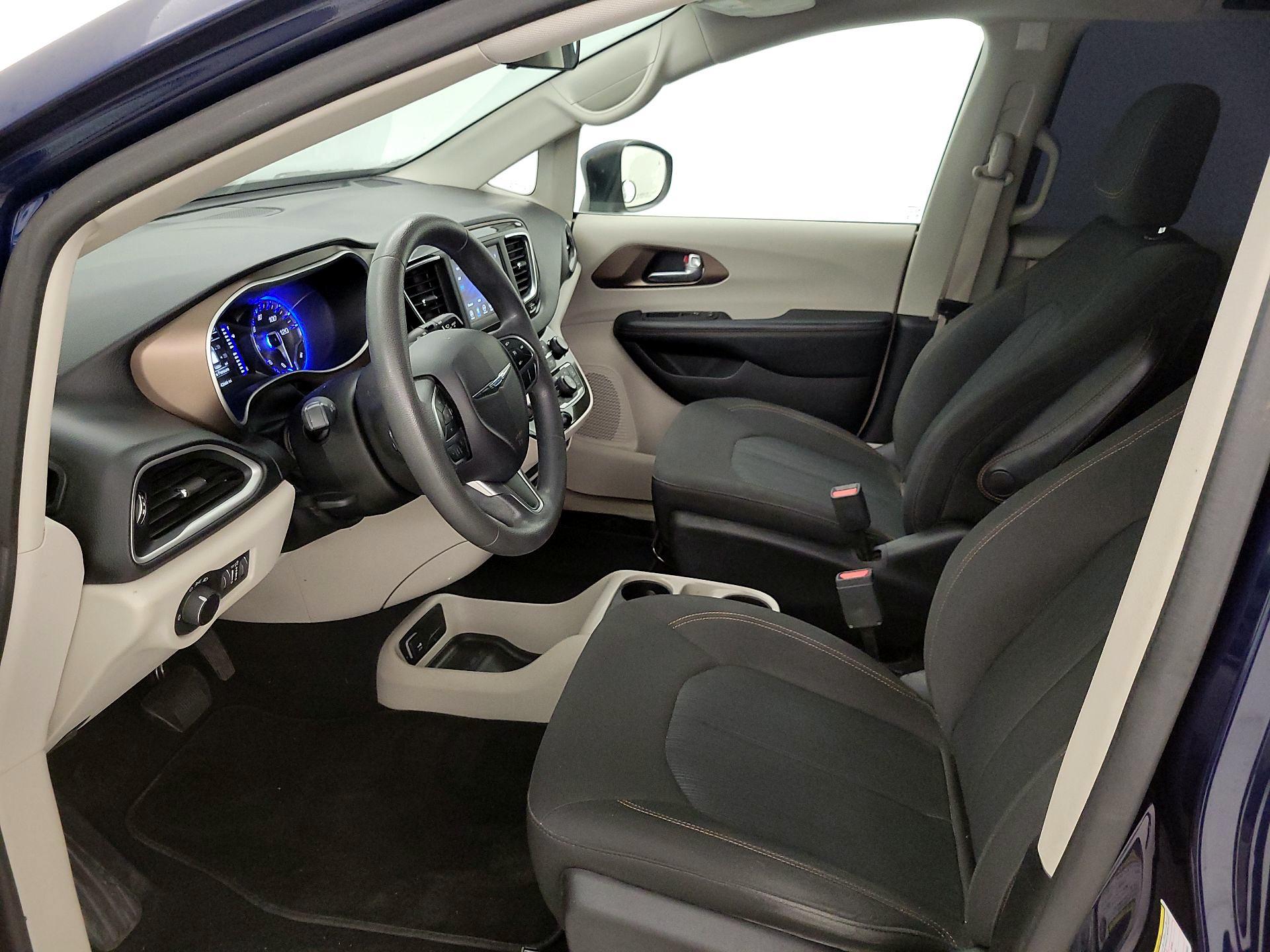 Thumbnail: 2018 Chrysler Pacifica - 11