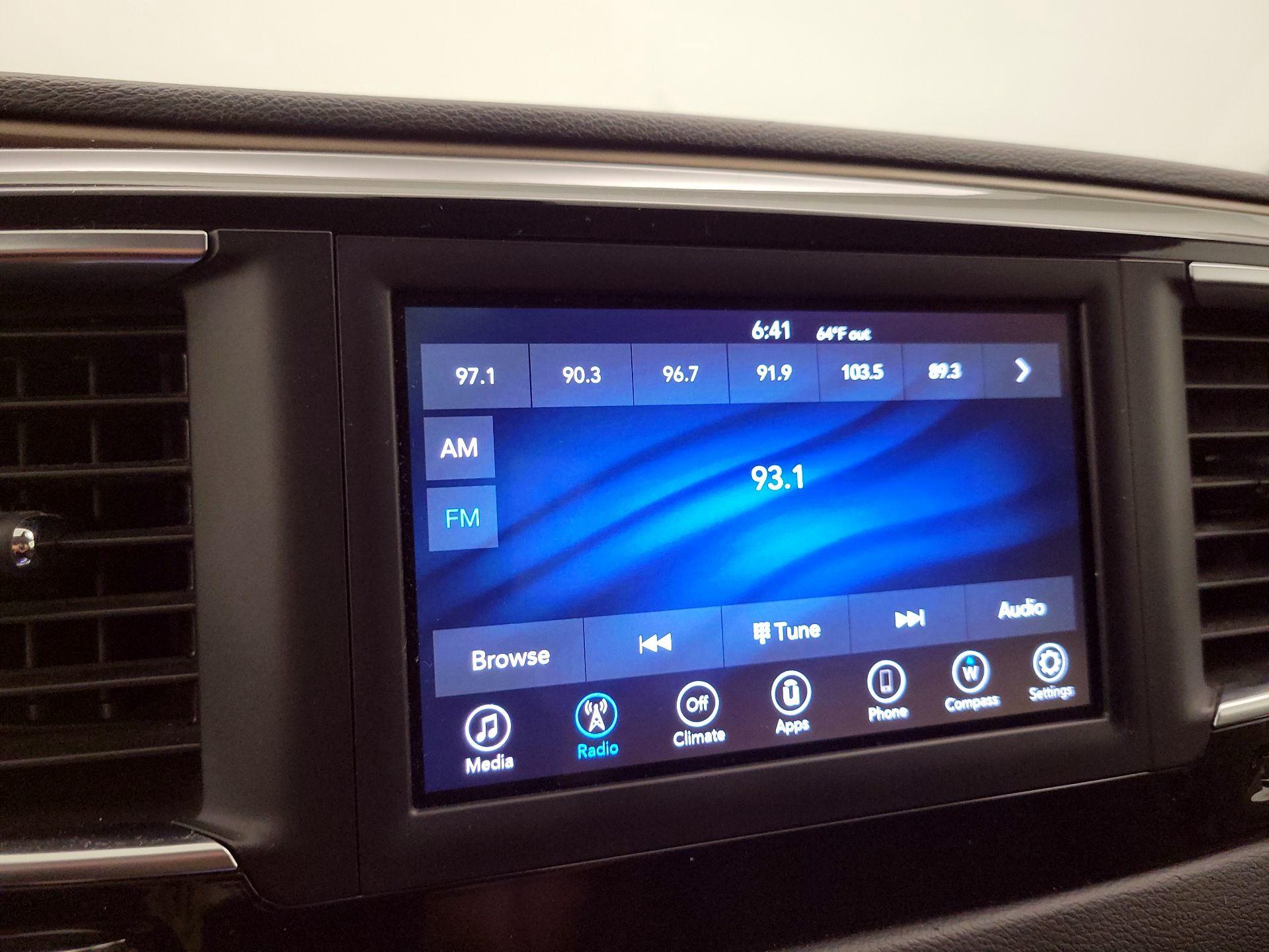 Thumbnail: 2018 Chrysler Pacifica - 15