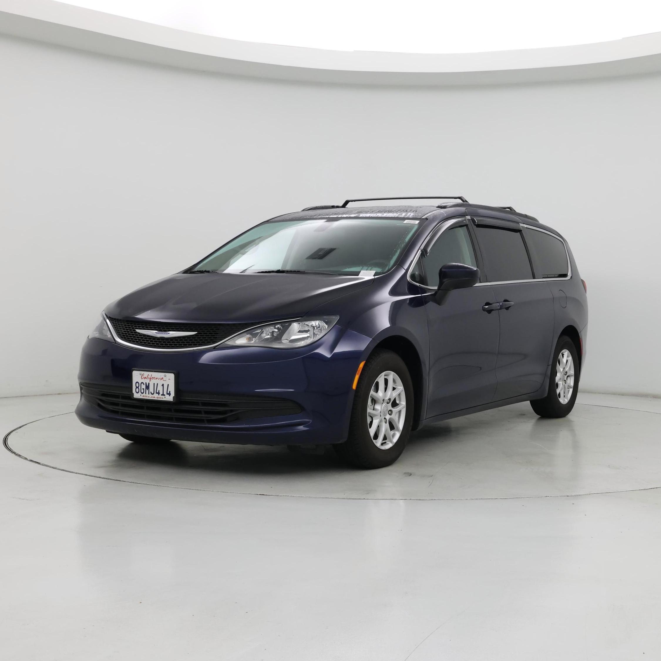 Thumbnail: 2018 Chrysler Pacifica - 4