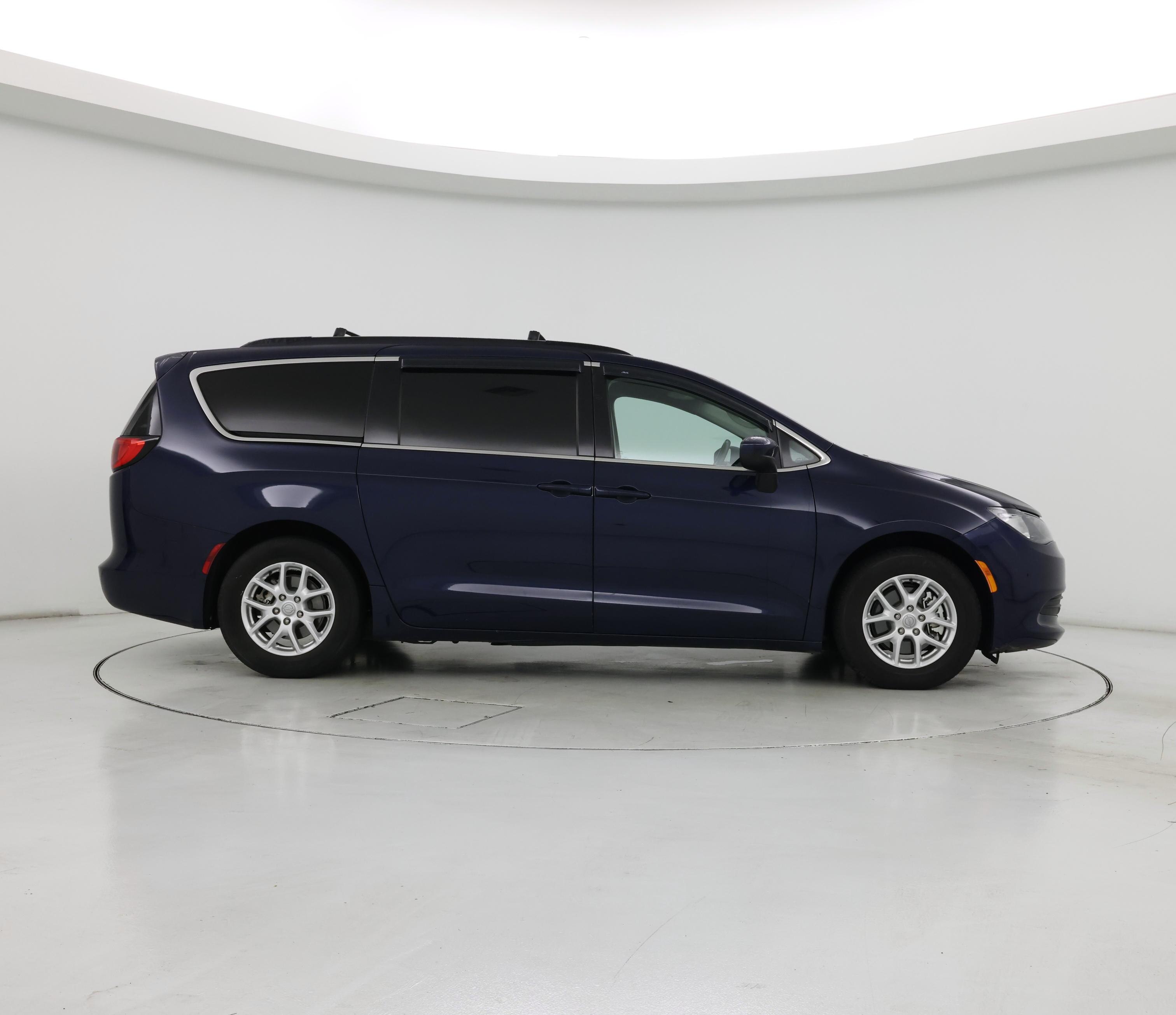 Thumbnail: 2018 Chrysler Pacifica - 7
