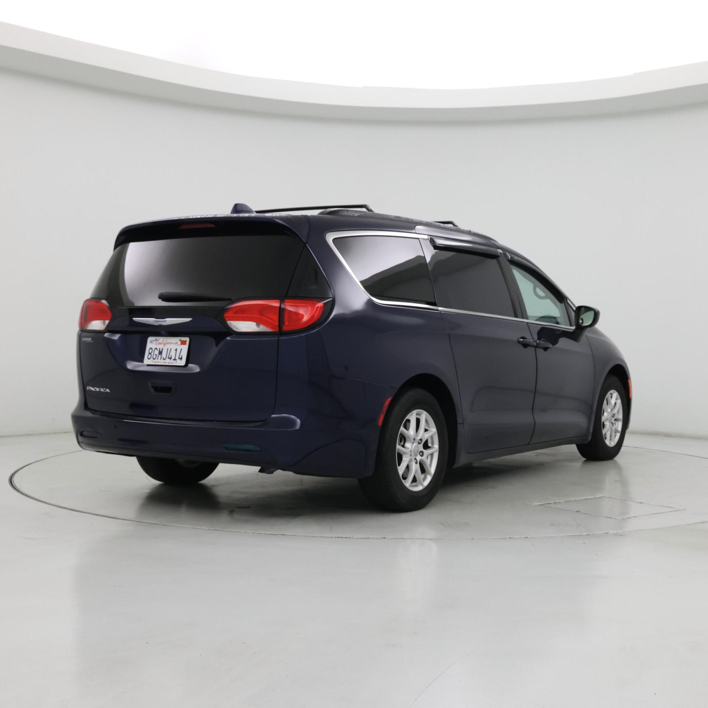Thumbnail: 2018 Chrysler Pacifica - 8