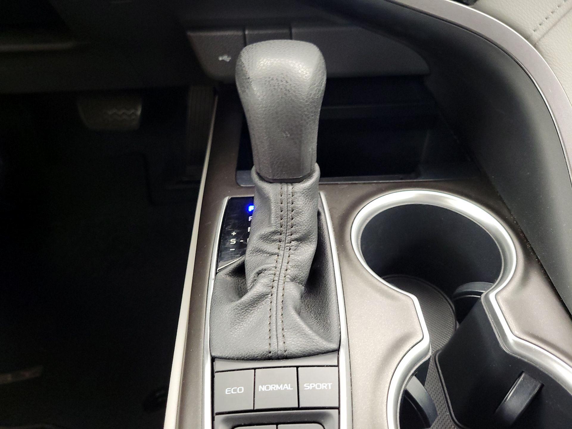 Thumbnail: 2021 Toyota Camry - 17