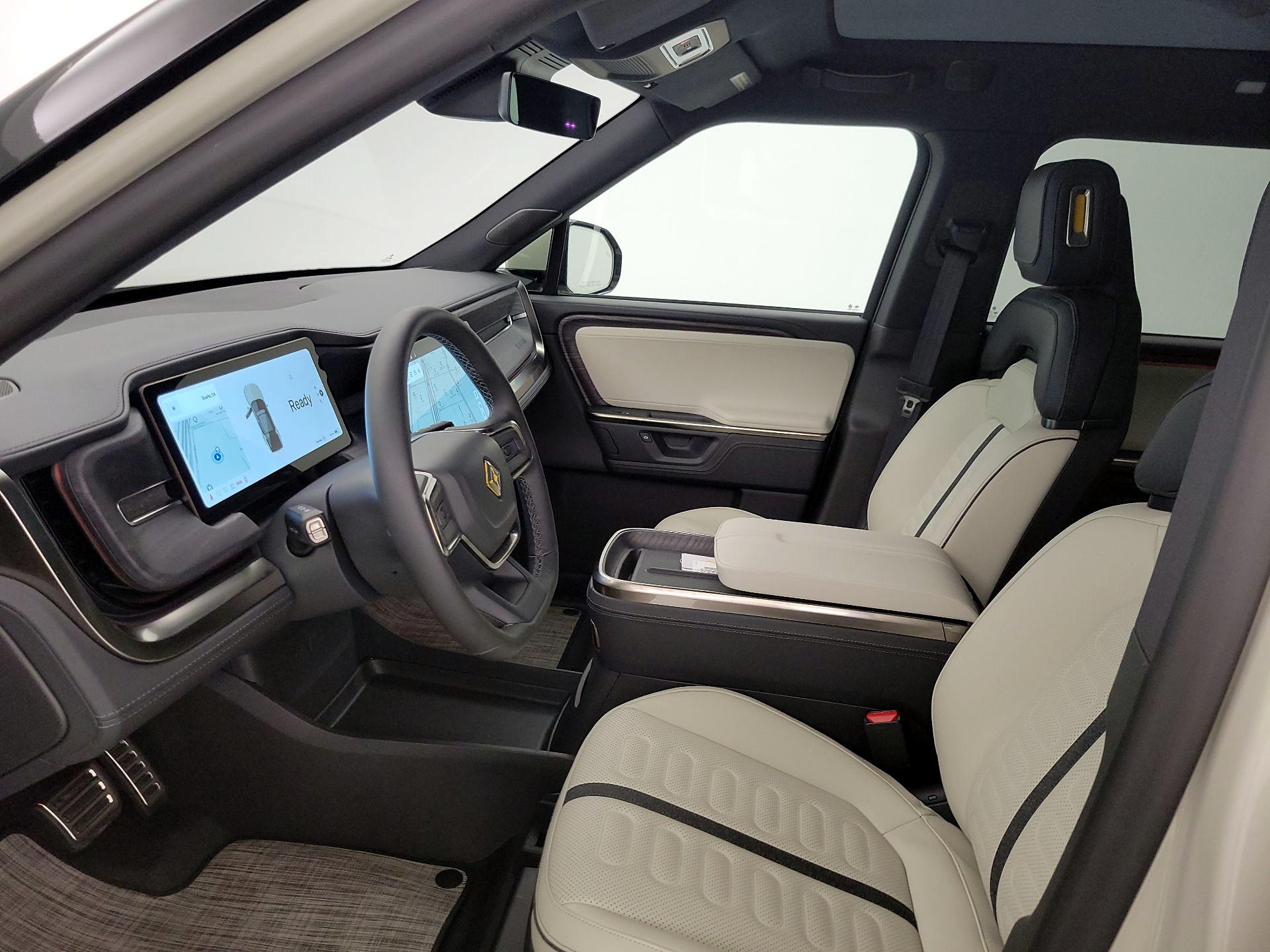 Thumbnail: 2025 Rivian R1S - 11